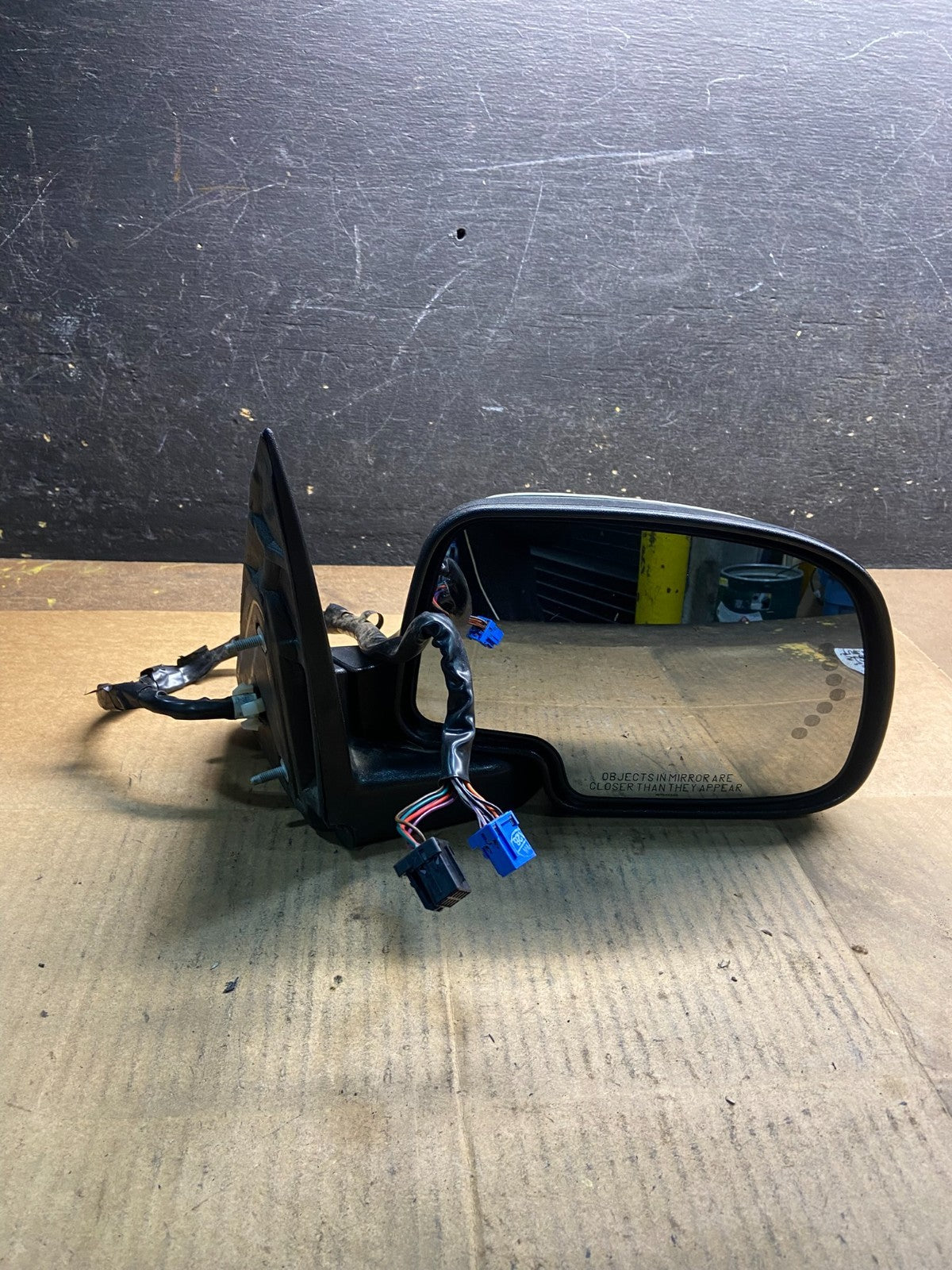 2003-2006 Chevrolet Tahoe Suburban Right Passenger Turn Door Mirror OEM y3931 DG8