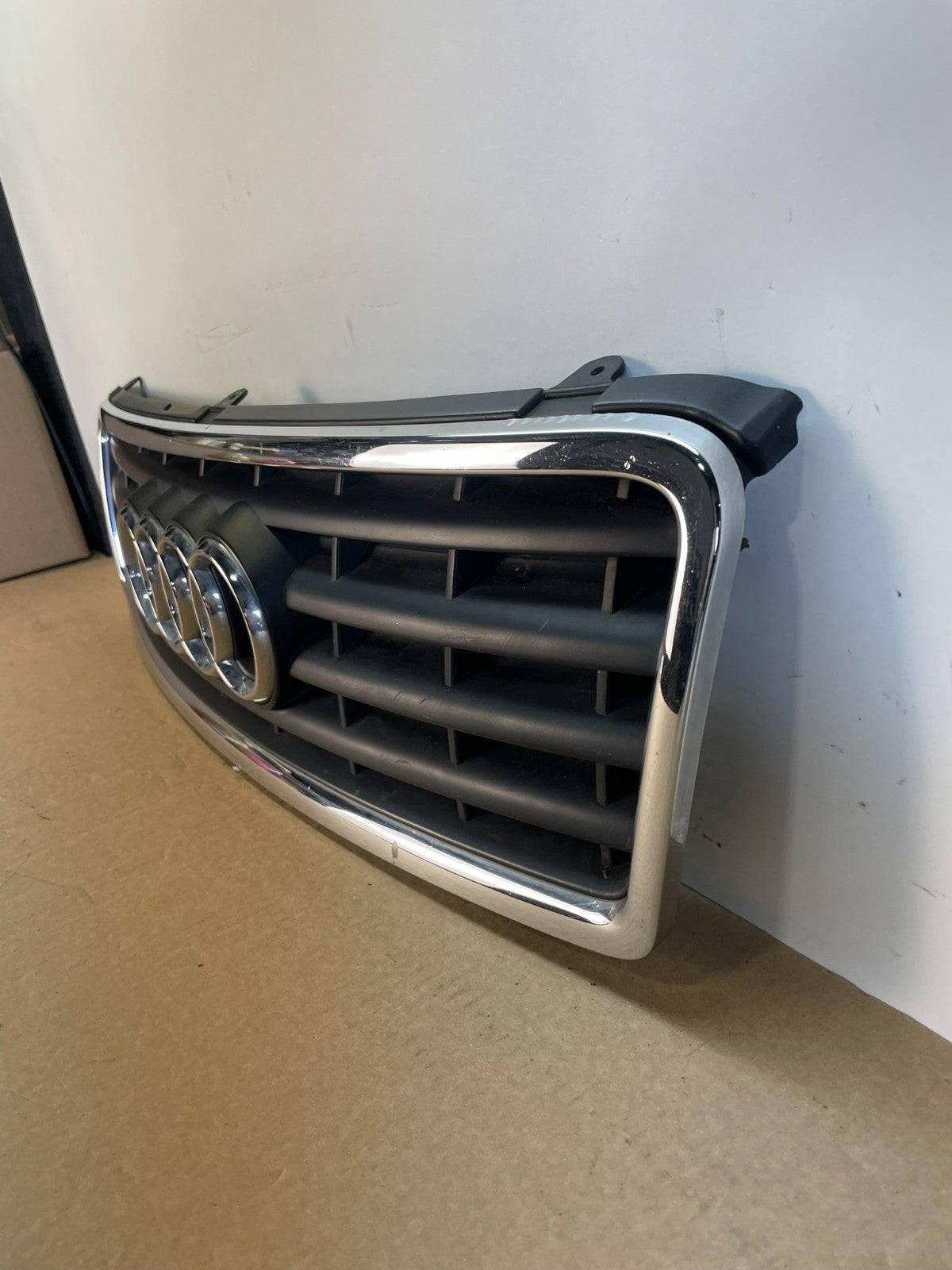 2000 to 2002 Audi A4 Upper Front Grill Grille ag9808 DG1