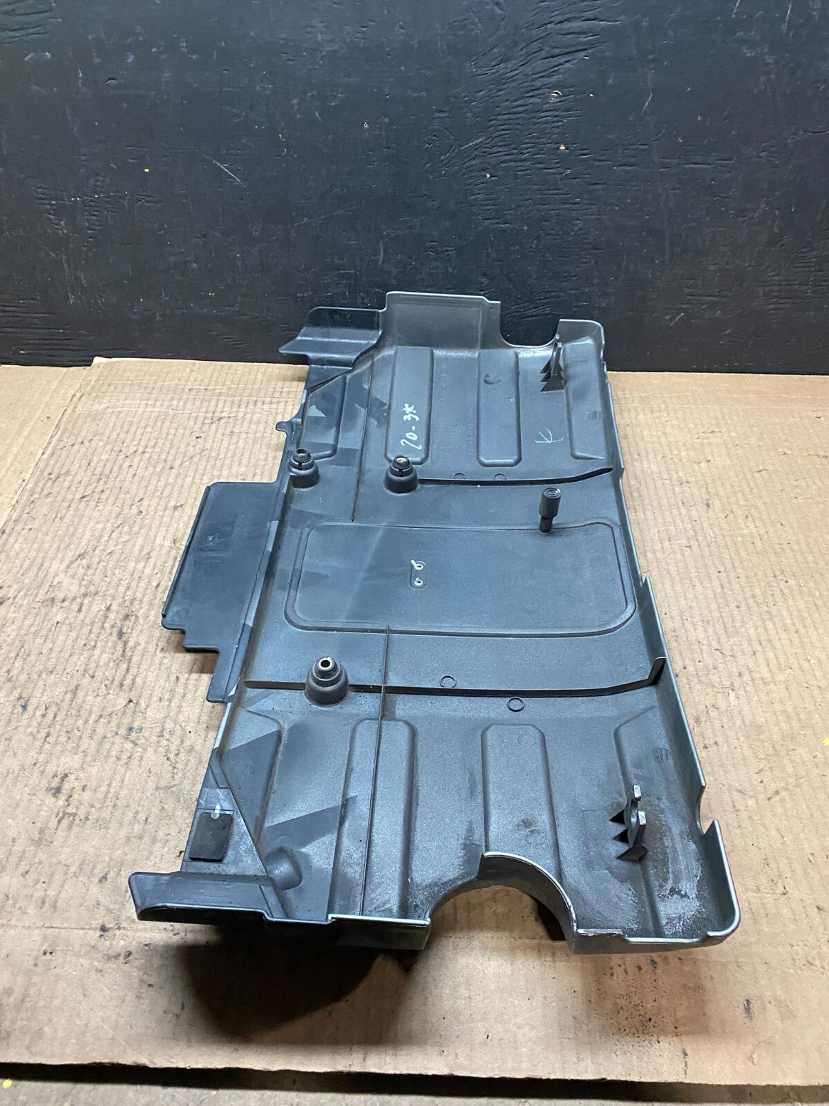 1999 to 2004 Acura RL 3.5L Engine Cover 32121-p5a-0100 OEM G2939 DG17
