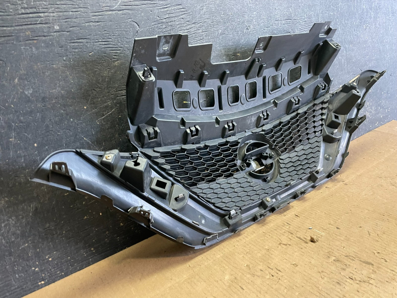 2014 - 2019 Nissan Versa Note Hatchback Front Upper Grill Grille Oem  aa5871 DG7