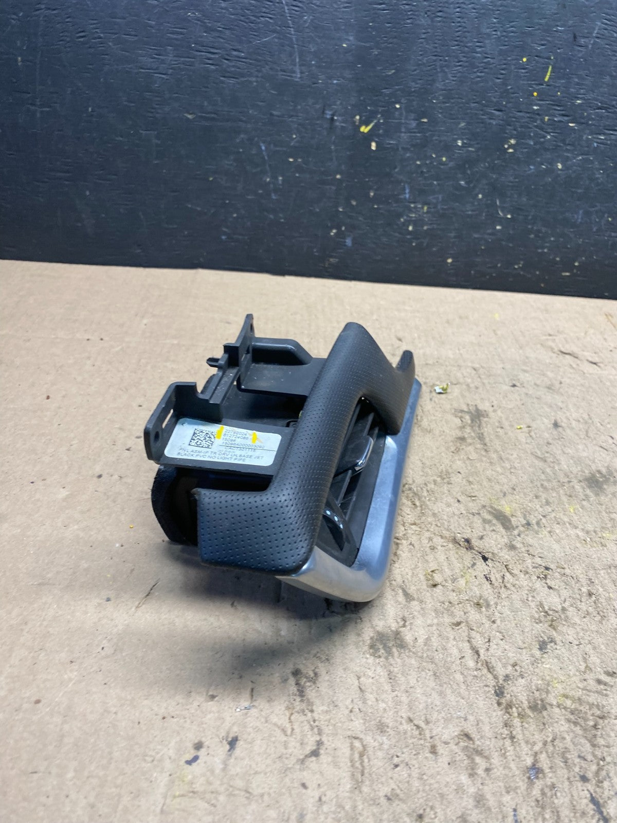 2013 to 2017 Cadillac XTS Left Driver LH Dash Dashboard Air Vent R8630 DG1