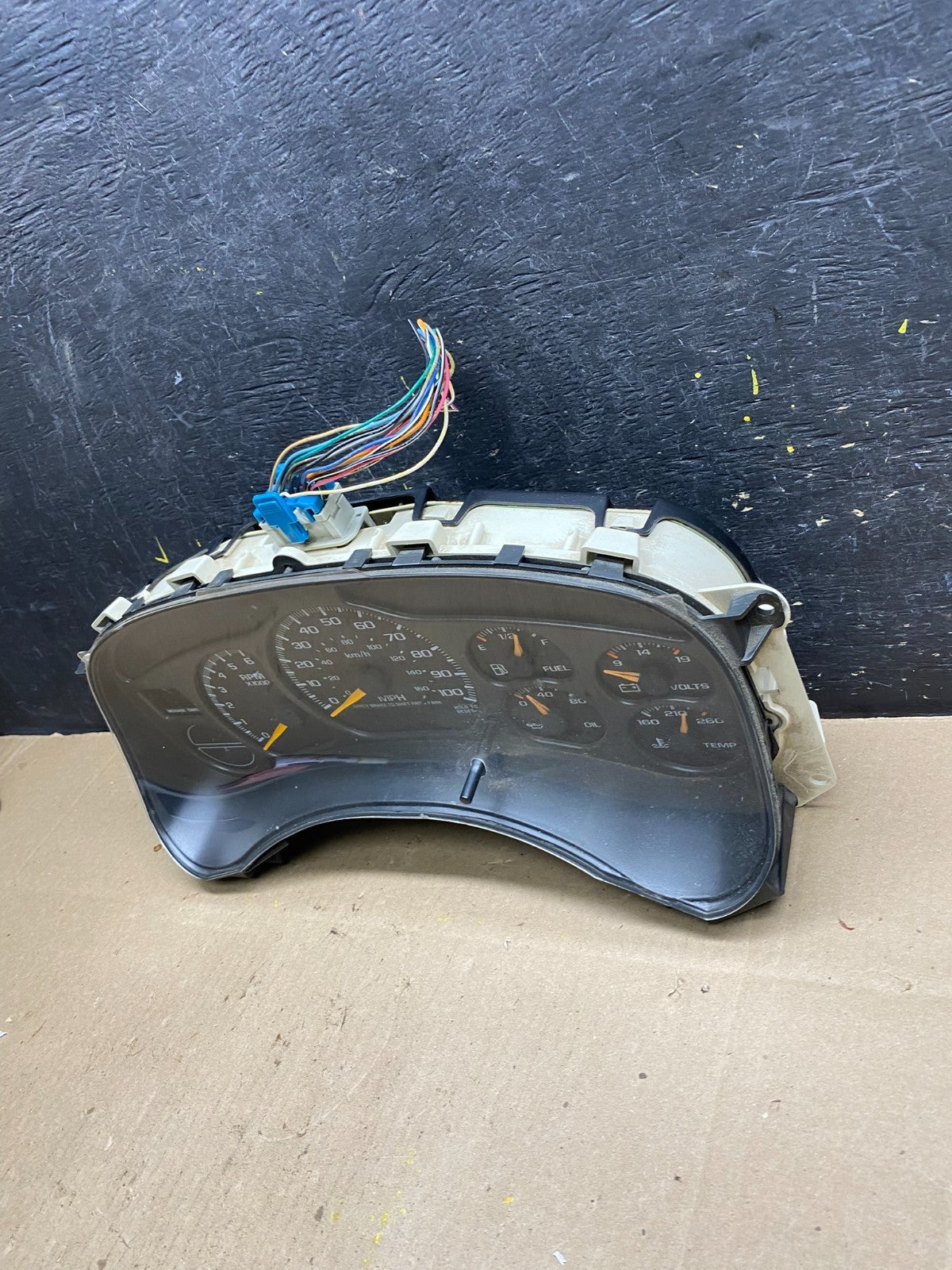 2002 GMC Yukon Speedometer Cluster Gauge Oem t9302 DG2
