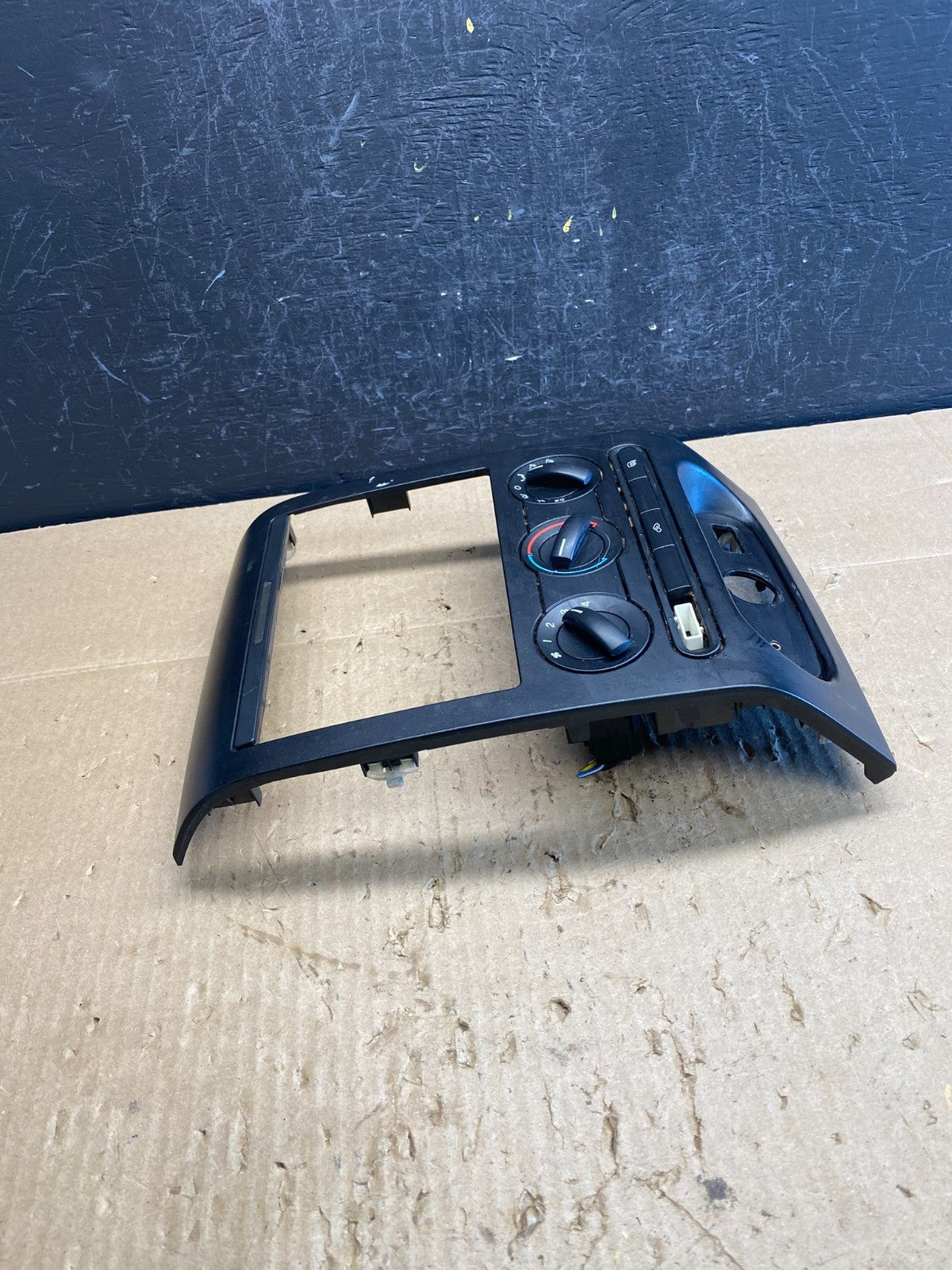 2004 to 2008 Ford F150 Radio Climate Dash Bezel Surround Black AC9119 DG1