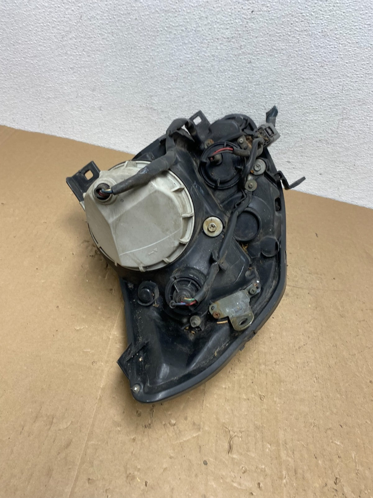 2004 2005 2006 Nissan Maxima Right Passenger Side Headlight Halogen AC5869 DW5