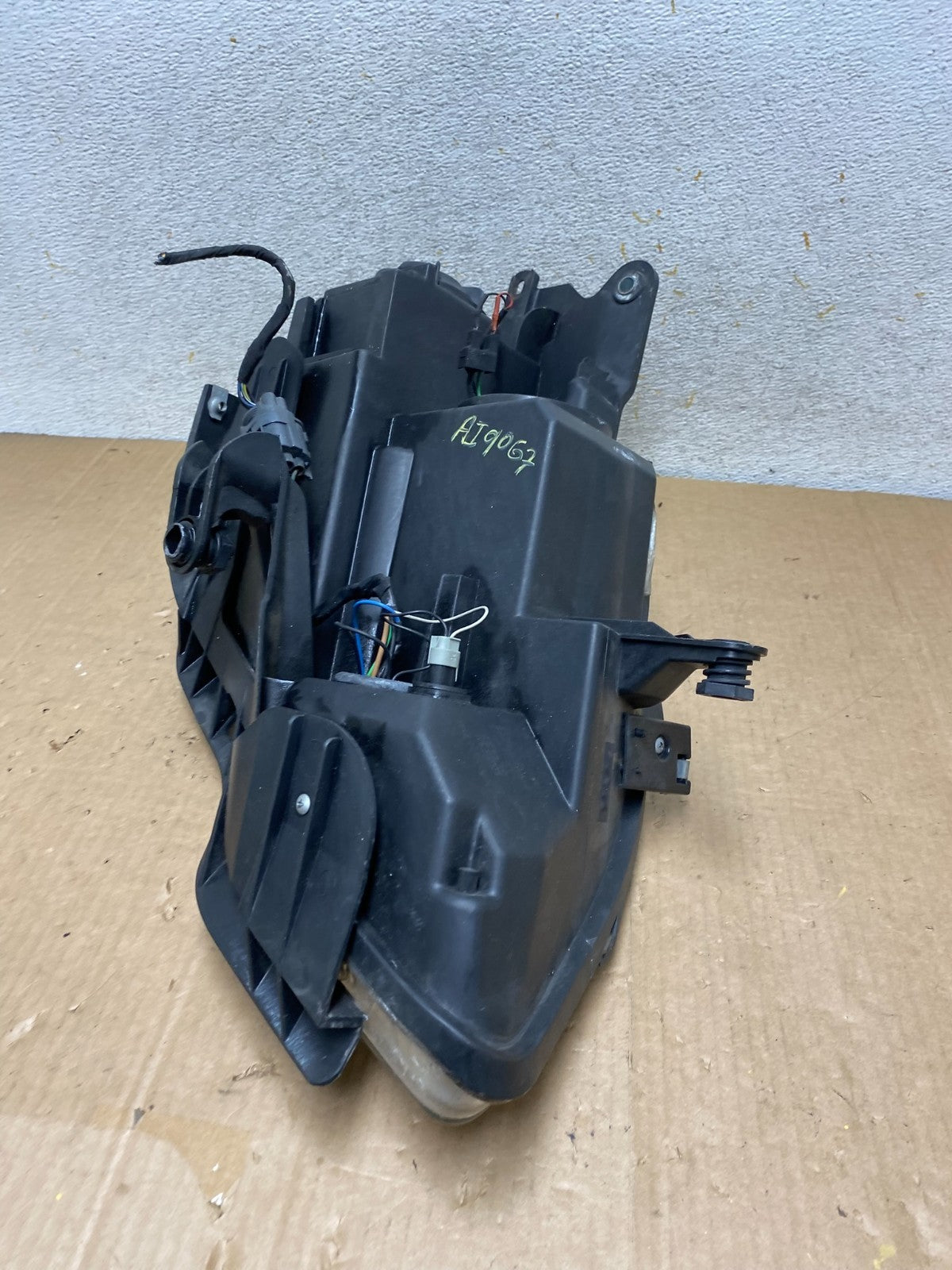 2007 to 2012 Gmc Acadia Halogen Headlight Left Driver LH Side AI9067 DW5
