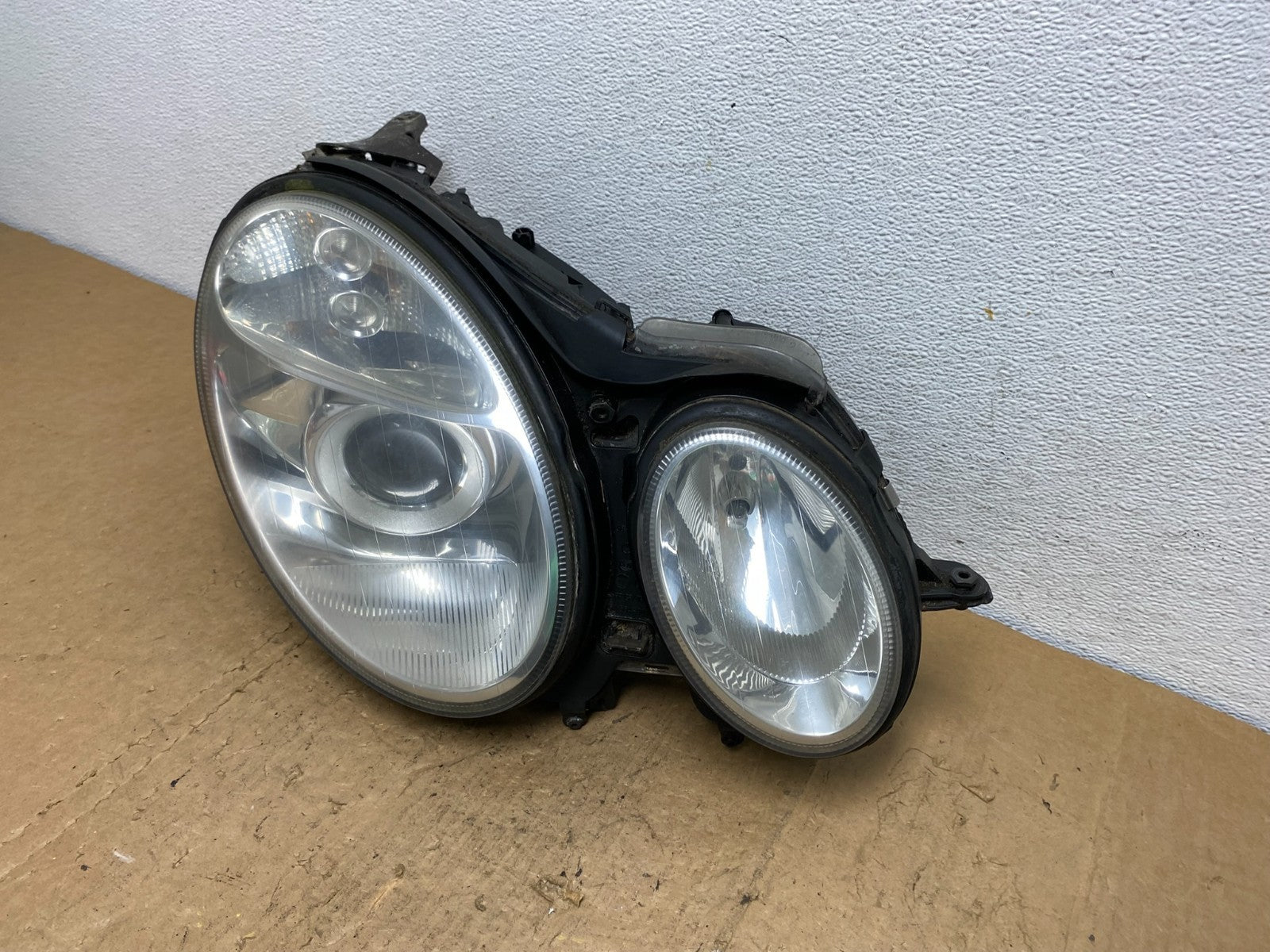 2003-2006 Mercedes E E320 E350 Class Right Passenger Halogen Headlight AD0565 DW1