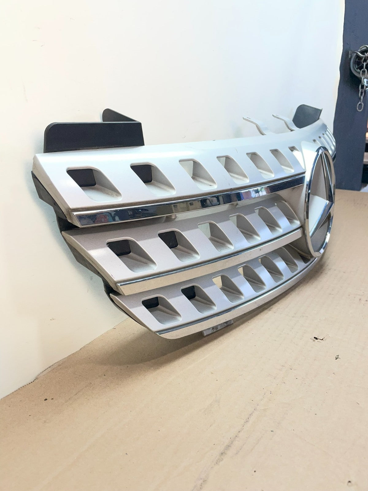 2006 2007 2008 Mercedes Benz ML350 ML550 Front Upper Grill Grille AF8517 DG2