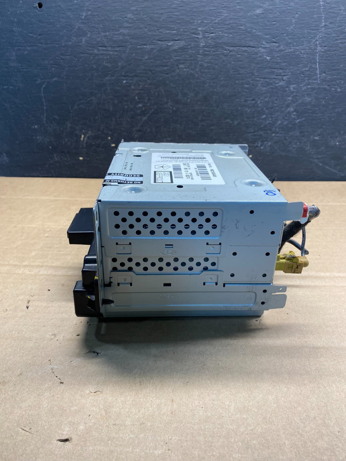 2011 to 2014 Chrysler 300 Am Fm Cd Player Radio Receiver AE8143 DG1