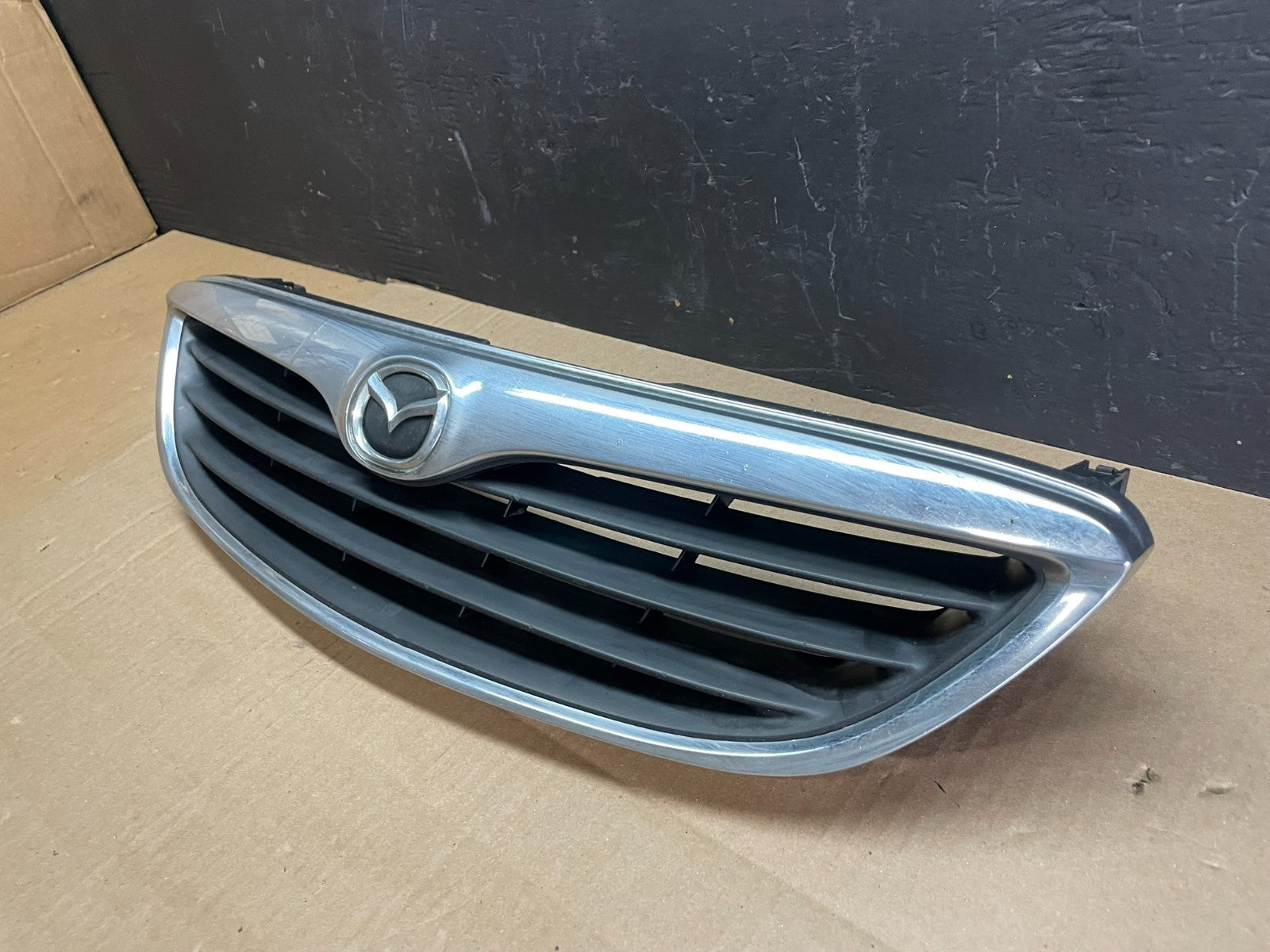 1999 Mazda 626 Front Upper Grill Grille Oem AB7601 DG2