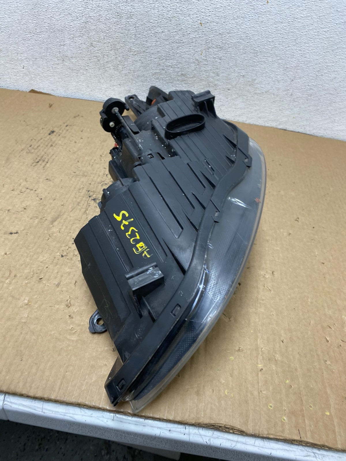 2011 2012 2013 Hyundai Elantra Right Passenger Headlight AG2375 DW9