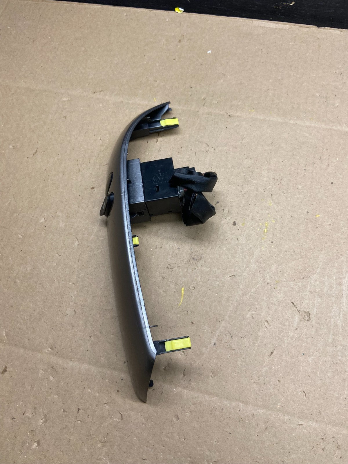 2004 to 2010 Toyota Sienna Right Side Radio Switches Bezel Trim T9236 DG1