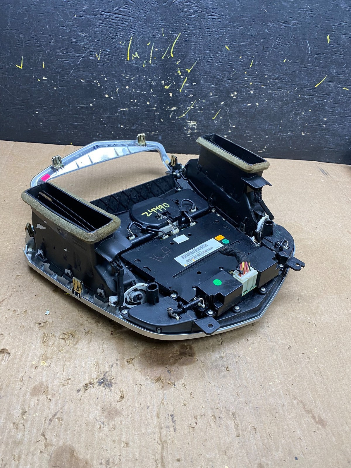 2011-2012 Cadillac SRX A/C Heater Radio Climate Control Panel Bezel OEM Z4490 DG4