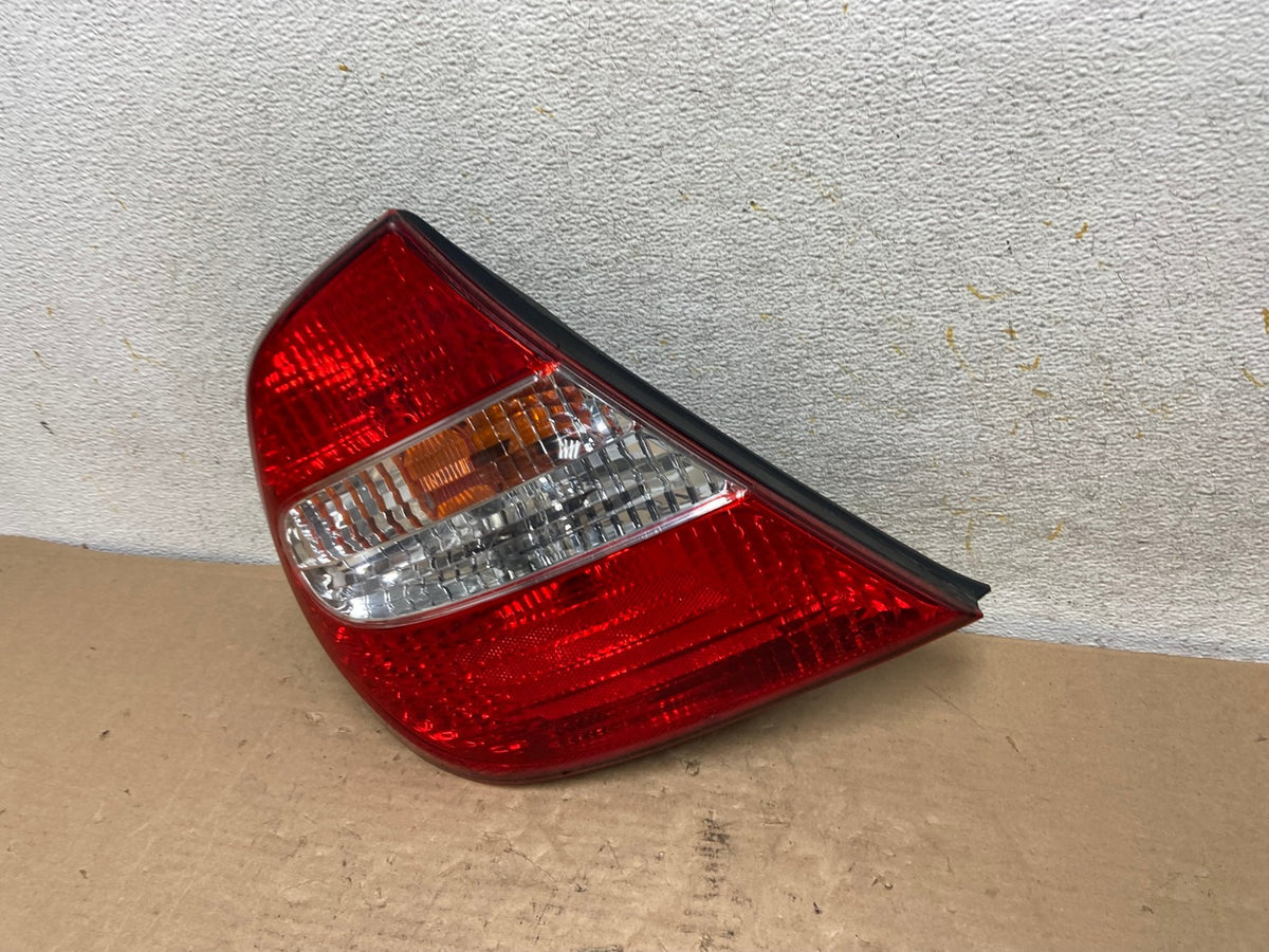 2002 2003 2004 Toyota Camry Left Driver LH Side Tail Light AI0947 LK1