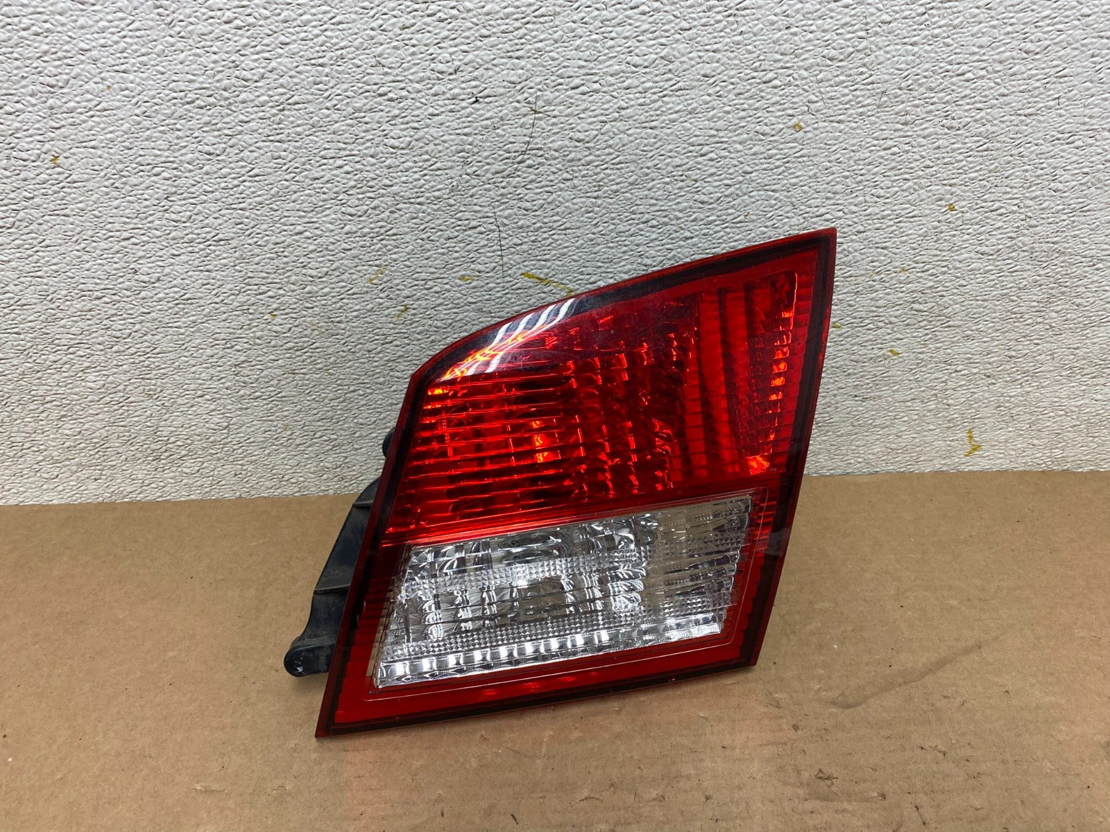 2002-2004 Infiniti i35 Inner Right Passenger Rh Side Tail Light OEM O9762 DW0