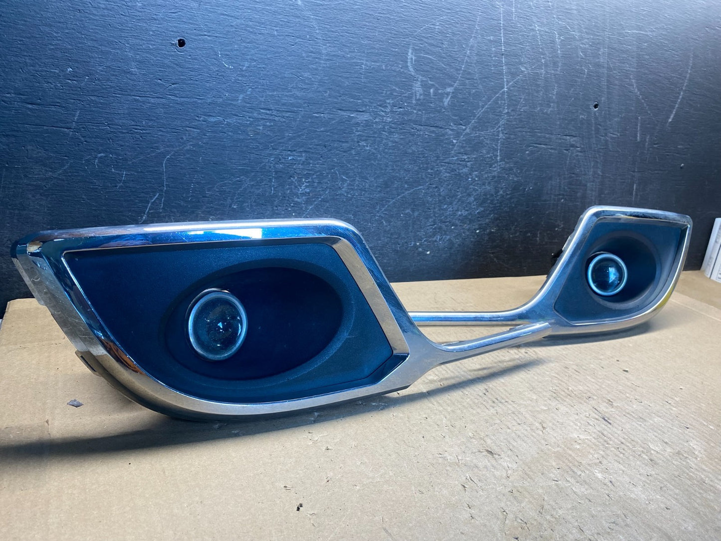 2013 to 2017 Cadillac XTS Front Left+Right Fog Light Cover Trim ag1914 DG2