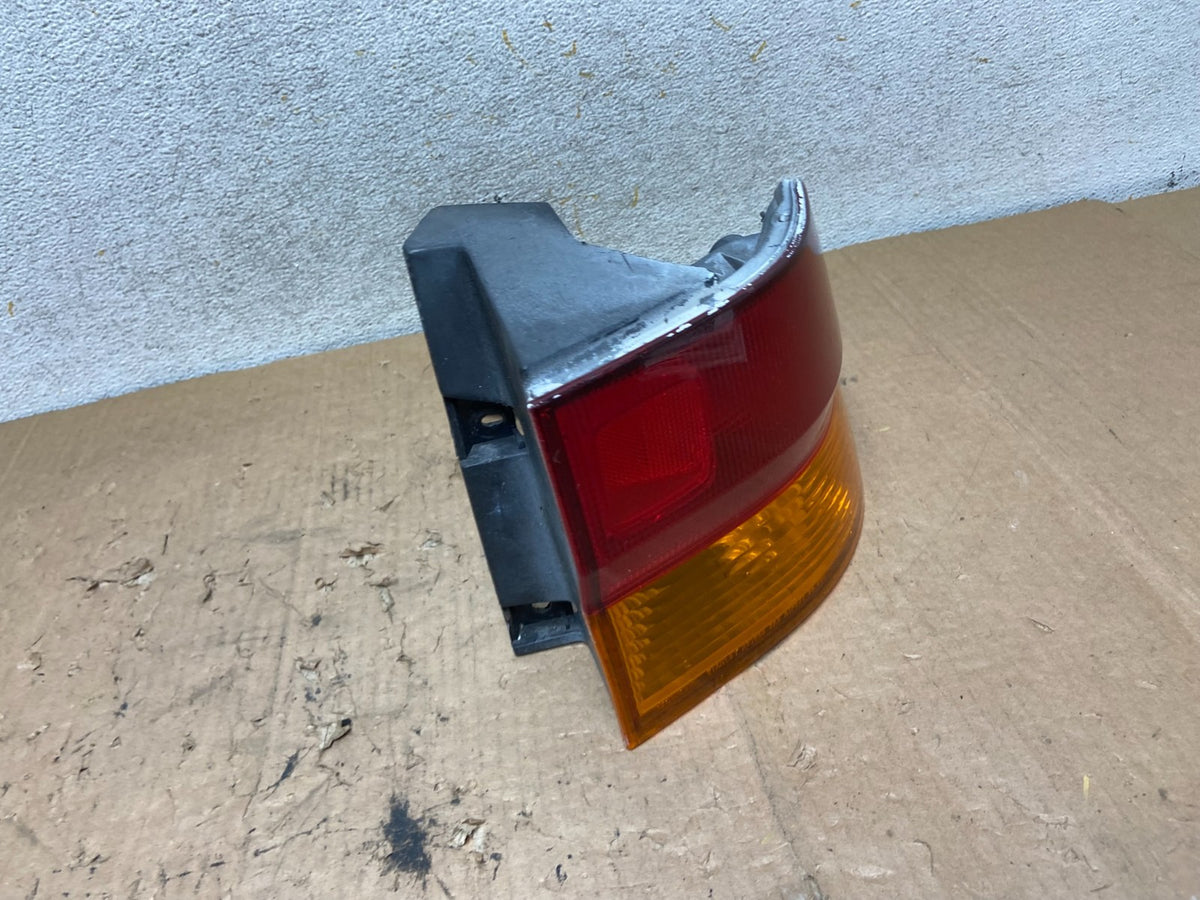 2002 2003 2004 Honda Odyssey Right Passenger Side Tail Light AI9281 LK2