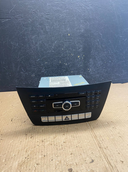 2012-2014 Mercedes W204 C250 C300 C350 Navi Command Radio DVD CD Audio AE4070 DG0