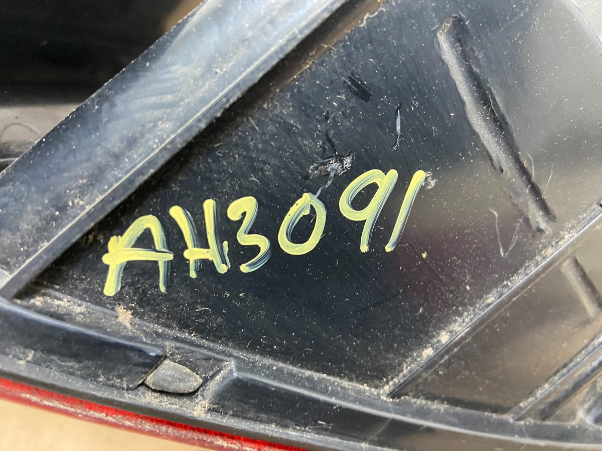 2001-2006 Dodge Stratus Left Driver LH Side Tail Light AH3091 DW6