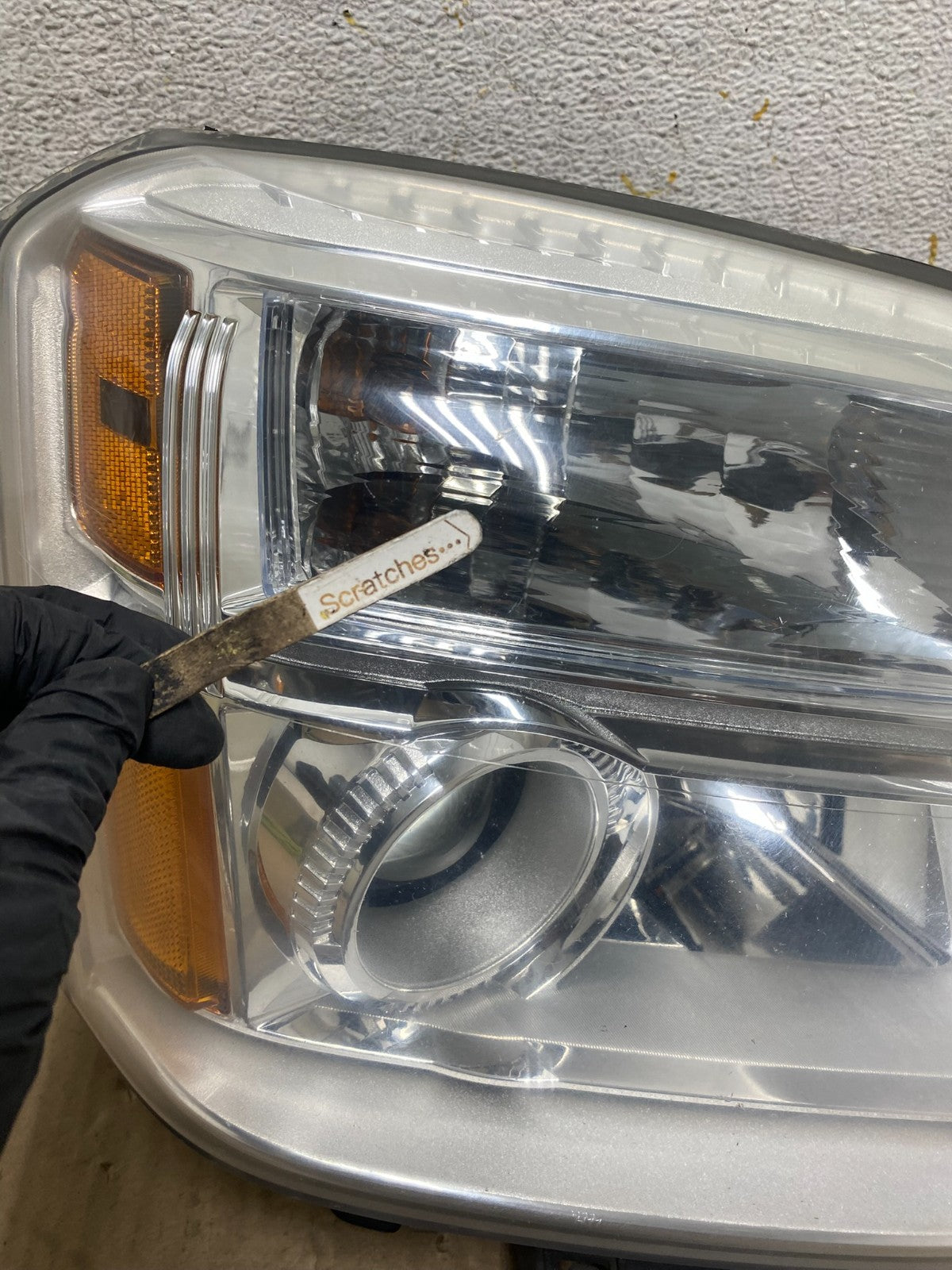 2010 to 2015 GMC Terrain Halogen Passenger Right Rh Side Headlight AI2277 DW3