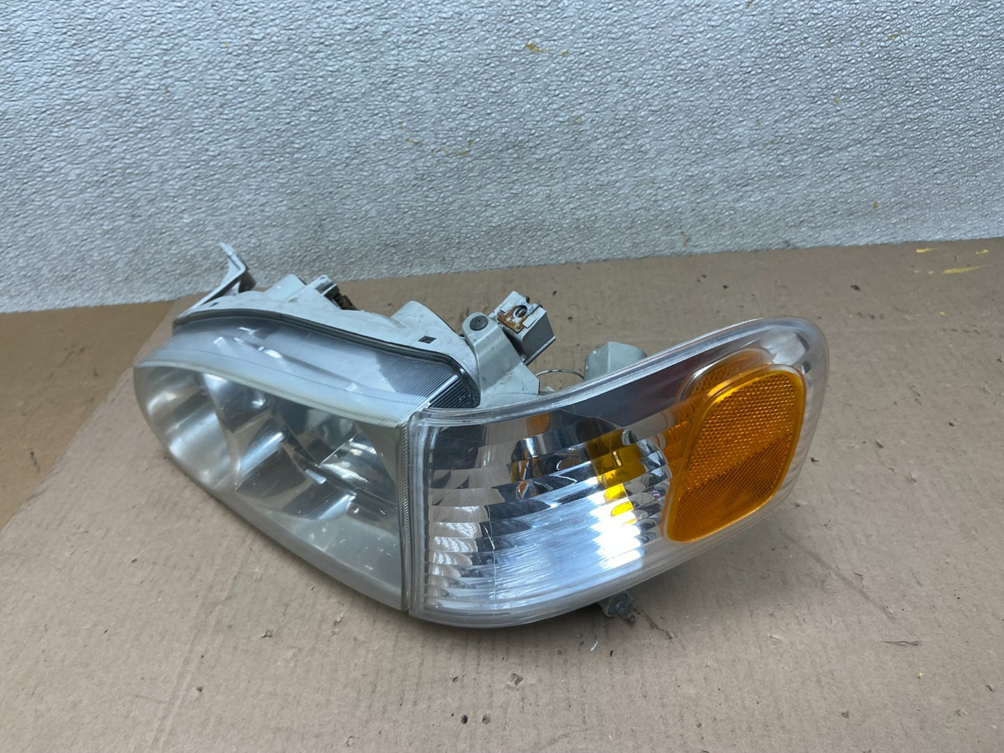 2001 2002 Toyota Corolla Left Driver LH Side Halogen Headlight Oem AA0402 DW1