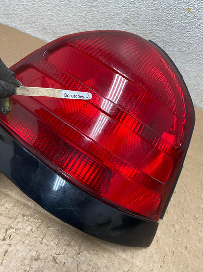 2003-2011 Ford Crown Victoria Right Passenger Rh Side Tail Light Oem Y9141 DW3
