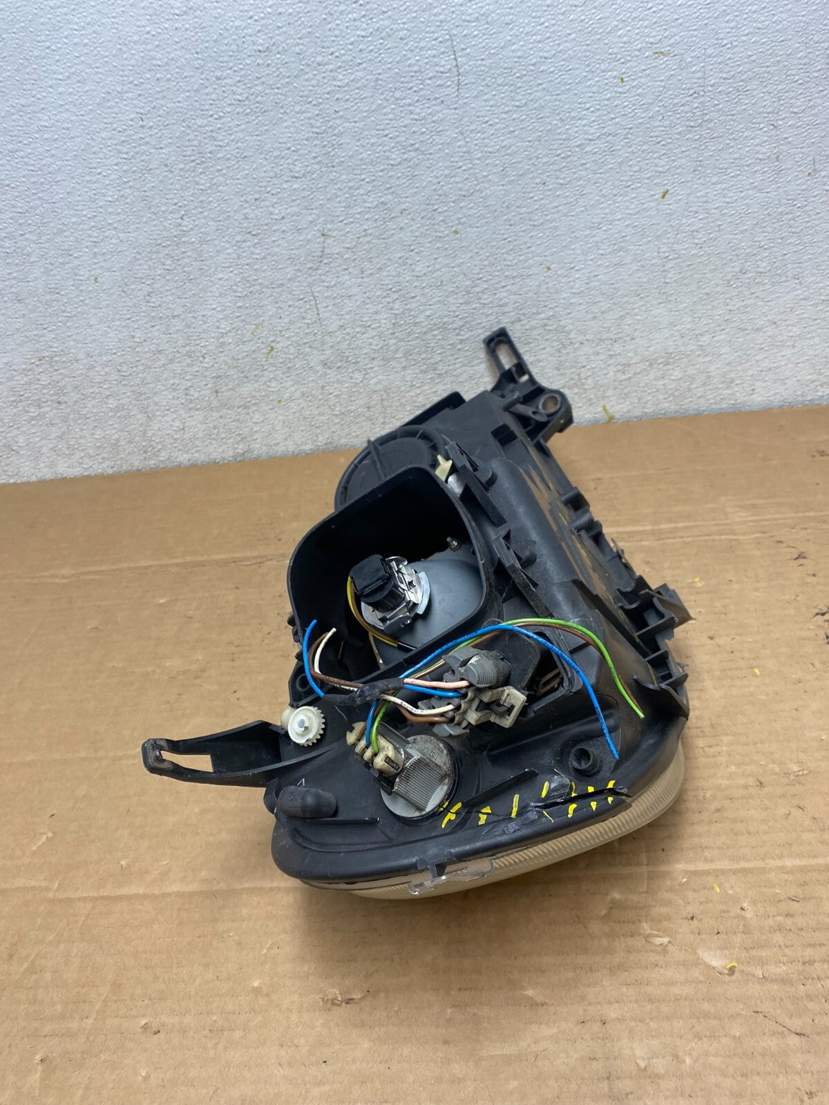 2002 - 2005 Mercedes ML ML350 ML500 Left Driver LH  Halogen Headlight M6988 DW15
