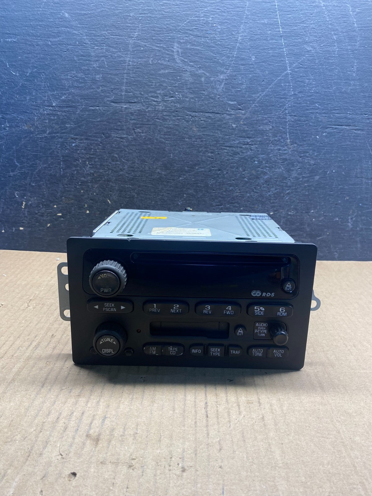2002 2003 Chevrolet Envoy Trailblazer FM Radio Stereo CD Player AH1747 DG0