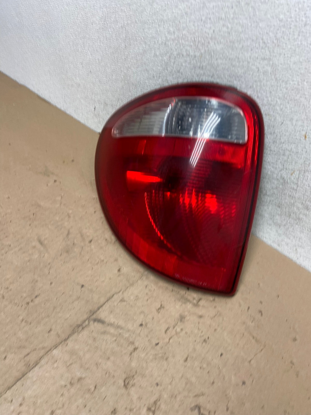 2004 to 2007 Dodge Grand Caravan Left Driver Lh Tail Light AG5561 LK1