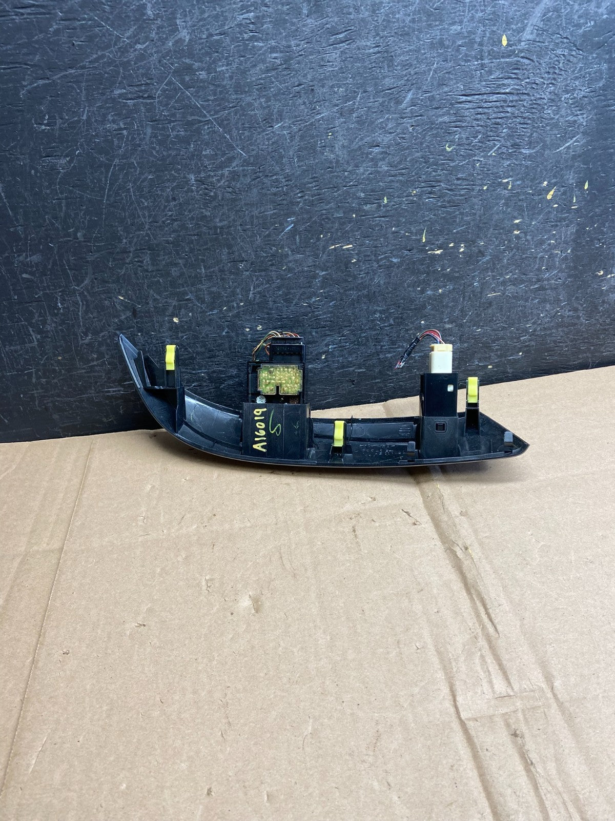 2004 to 2010 Toyota Sienna Left Side Climate Switches Bezel Trim AI6019 DG3