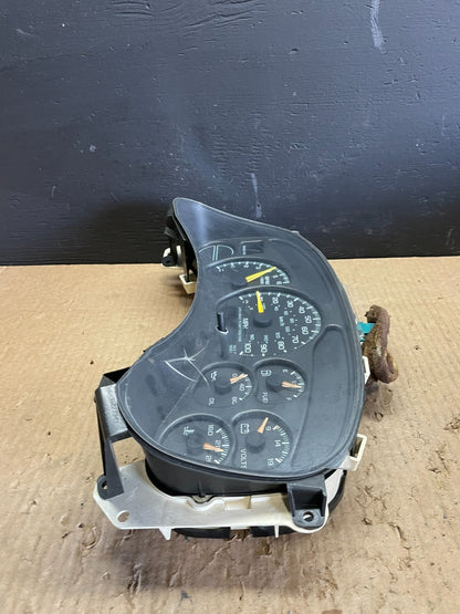 2002 GMC Yukon Speedometer Cluster Gauge Oem AB7528 DG5