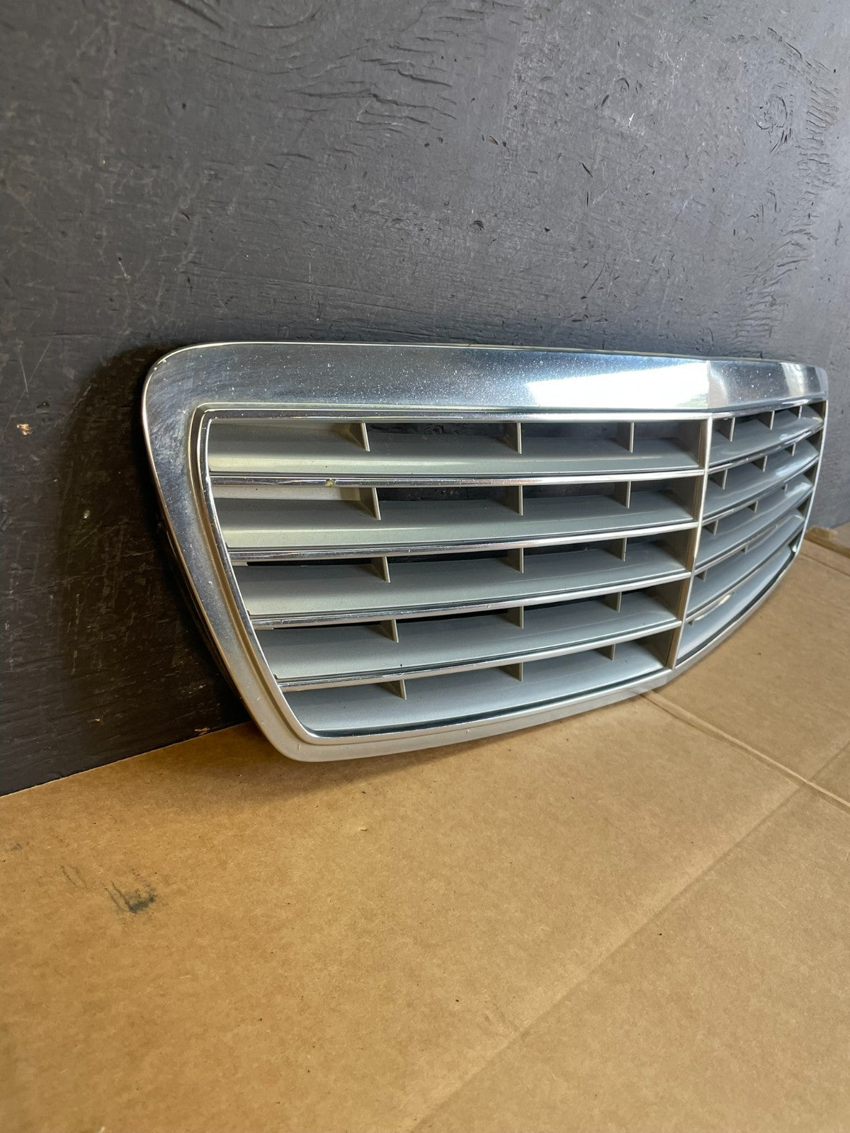 2003 to 2006 Mercedes Benz E-Class Front Upper Grill Grille AE0811 DG2