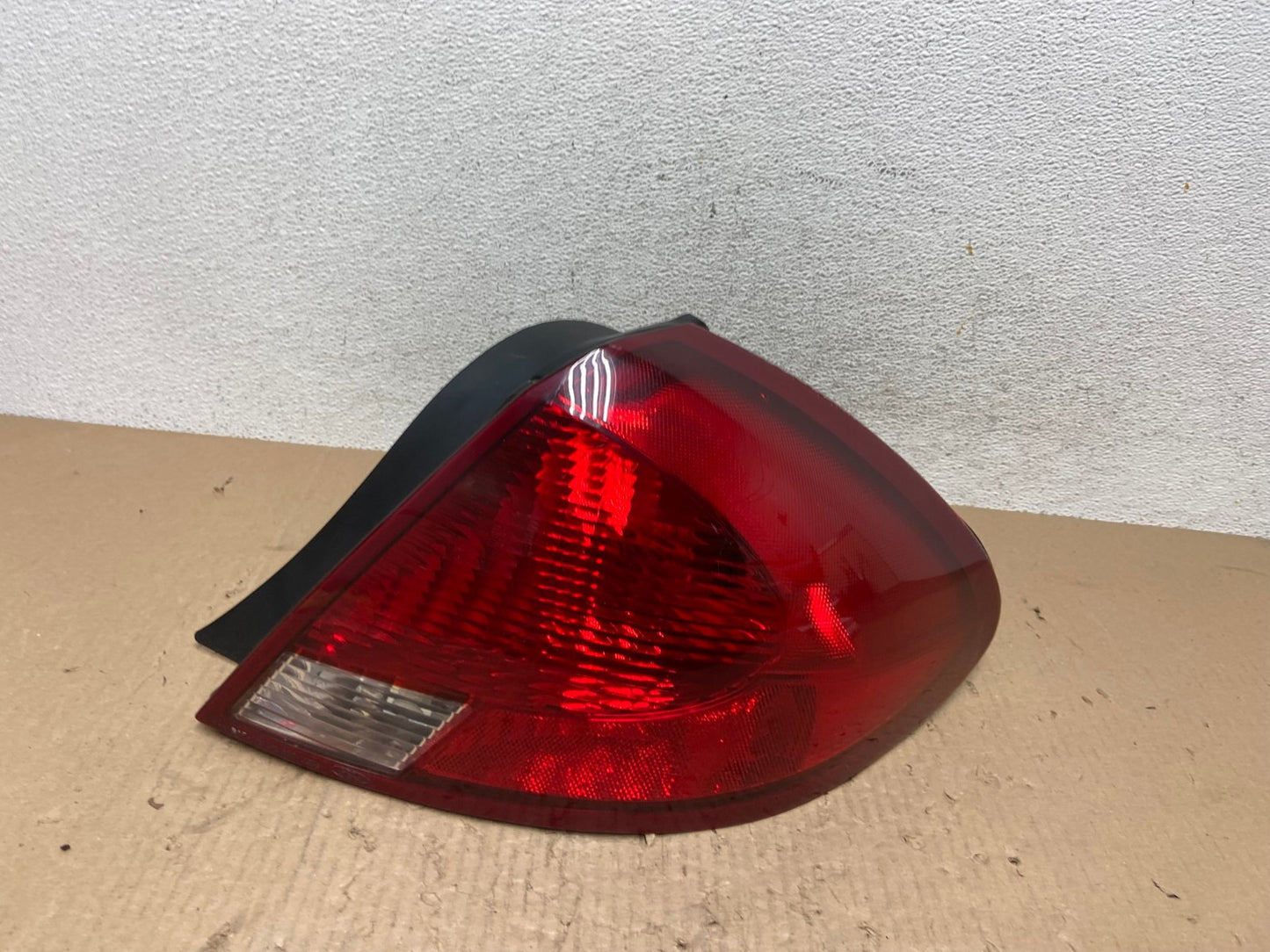 2000 to 2003 Ford Taurus Right Passenger Rh Side Tail Light AE8890 LK0
