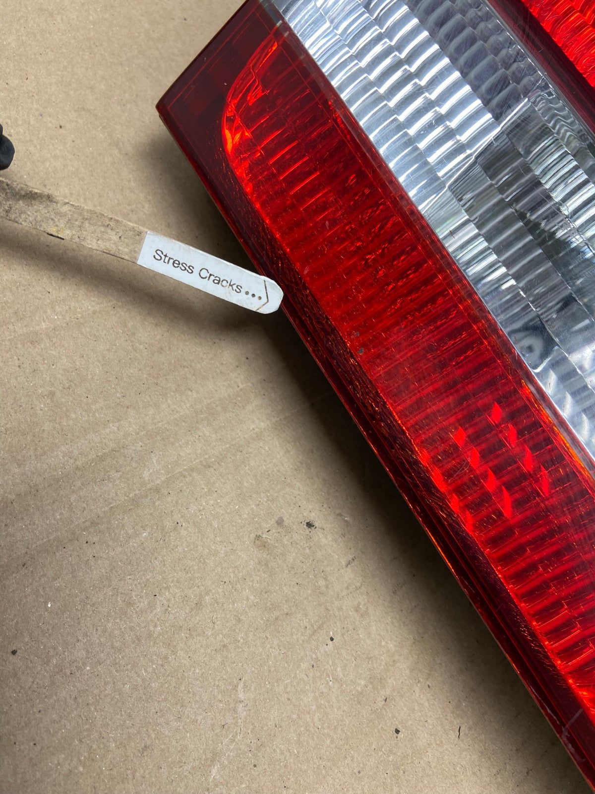 2000 2001 Lexus ES300 Inner Left Driver LH Side Tail Light AG6839 LK4