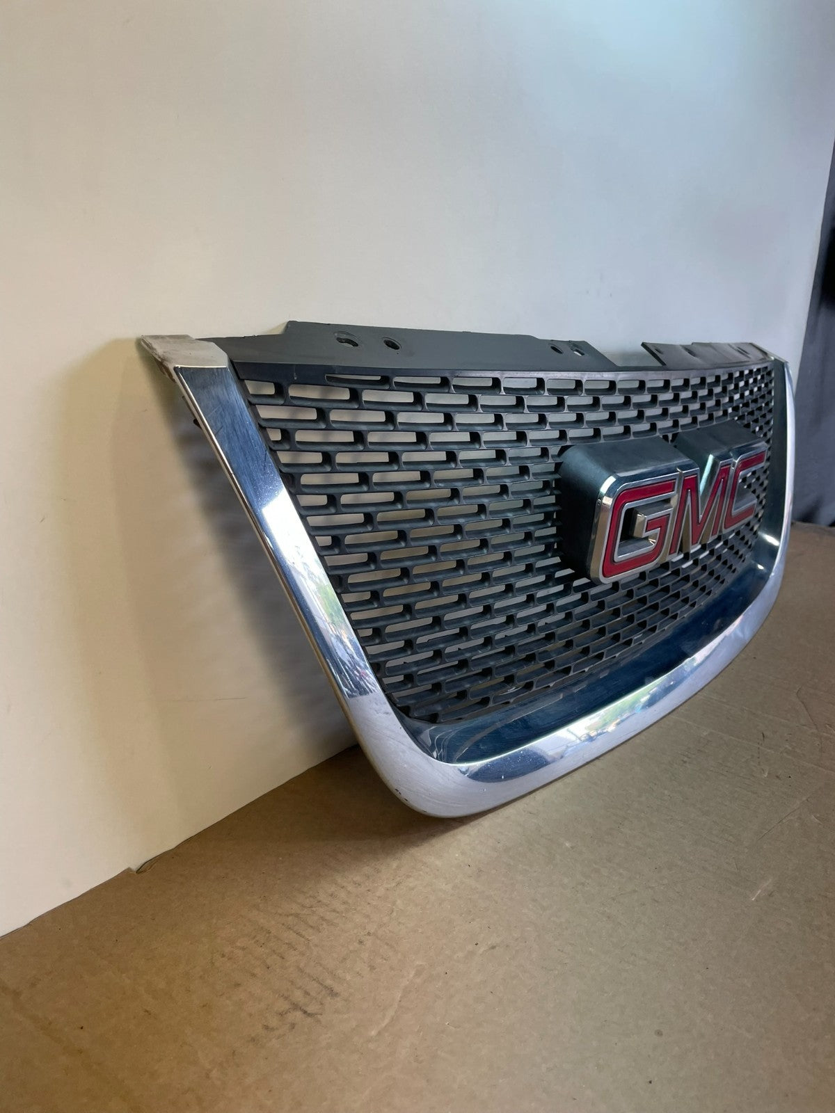 2007 to 2012 GMC Acadia Front Upper Grill Grille AH0033 DG2