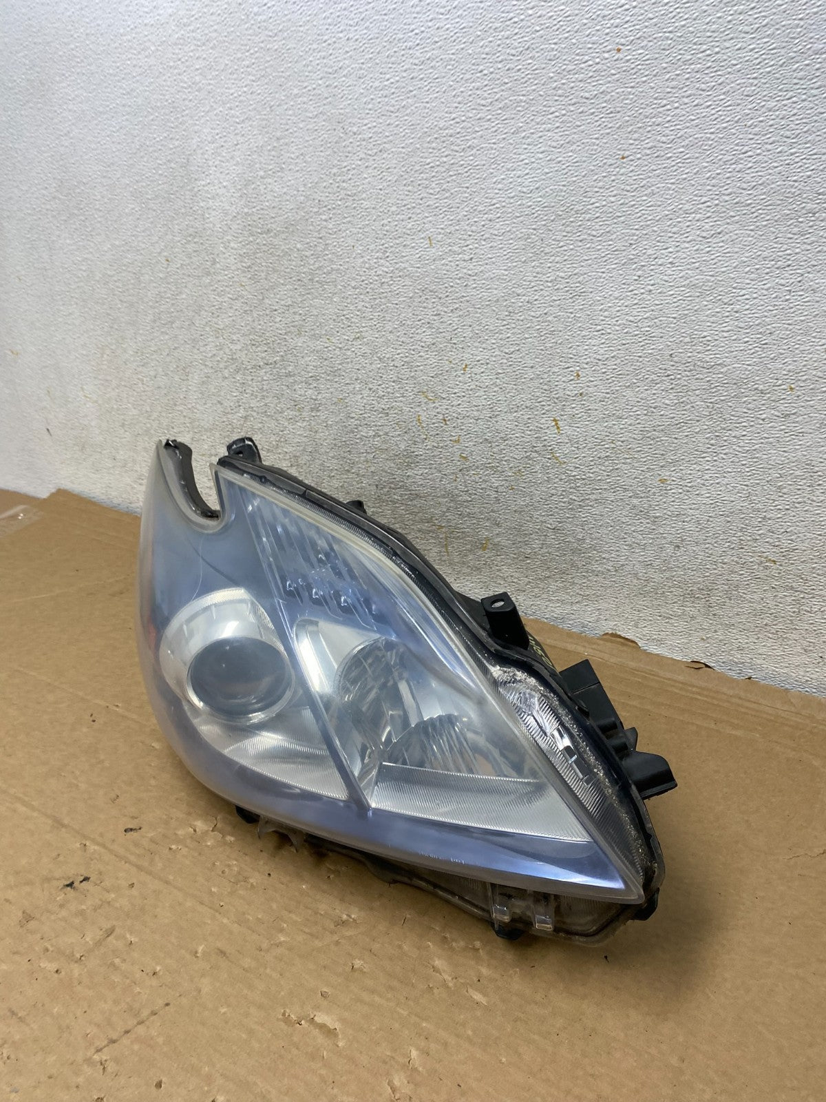 2010 - 2011 Toyota Prius Right Passenger Rh Blue Halogen Headlight AH8264 DW1