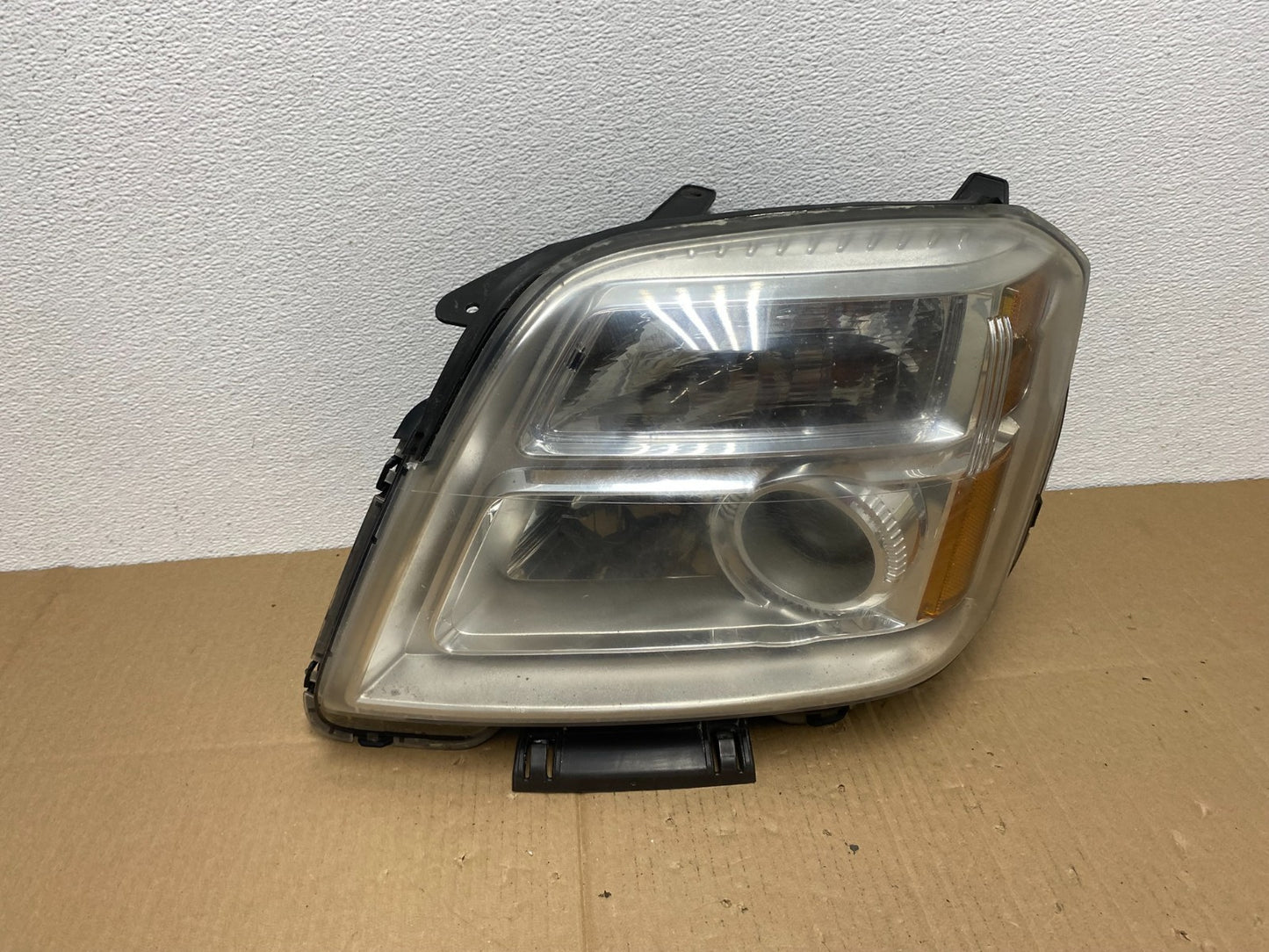 2010 to 2015 GMC Terrain Halogen Left Driver Lh Side Headlight AB8104 DW0