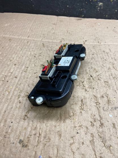 2016 - 2019 Volkswagen Passat Center Climate Control Panel AC Heater Y8033 DG5