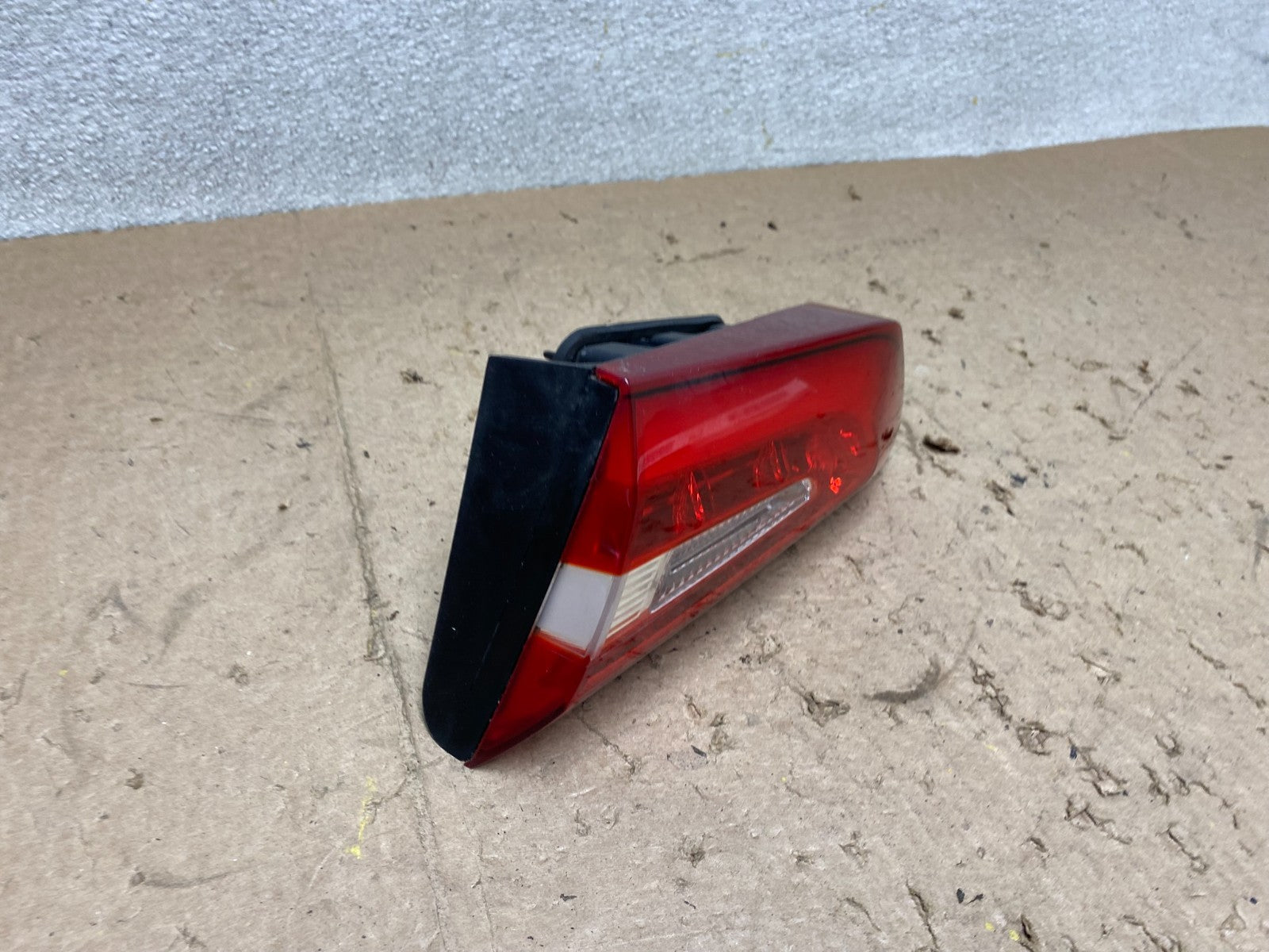 2014 to 2016 Kia Cadenza Right Passenger RH LED Inner Tail Light OEM X2626 DW2