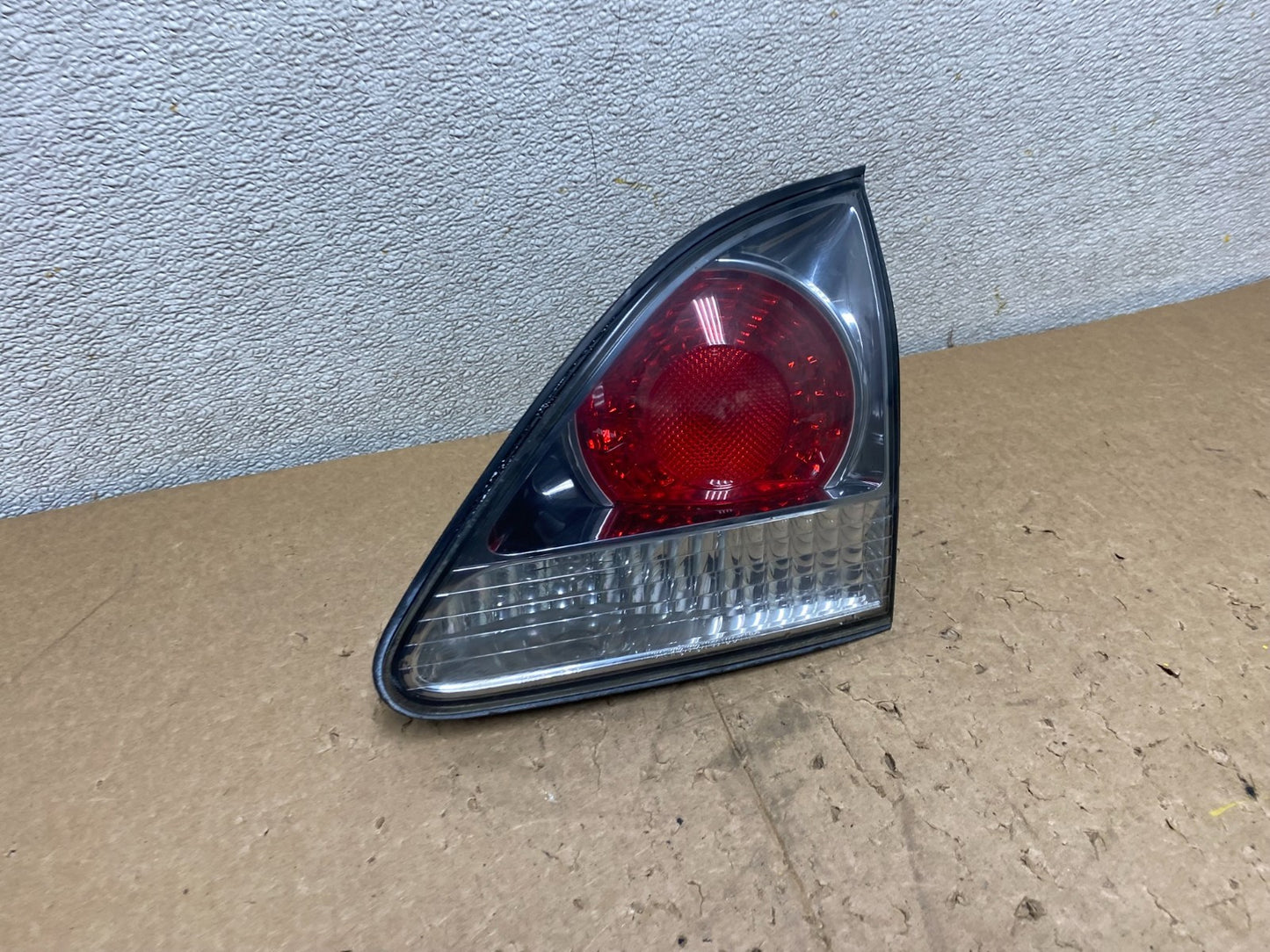 2000-2003 Lexus RX300 Right Passenger Side Rear Inner Tail Light Oem V0293 DW2