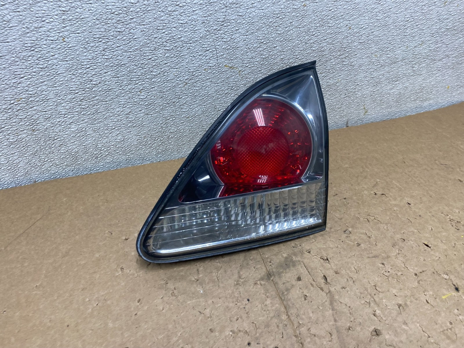 2000-2003 Lexus RX300 Right Passenger Side Rear Inner Tail Light Oem V0293 DW2