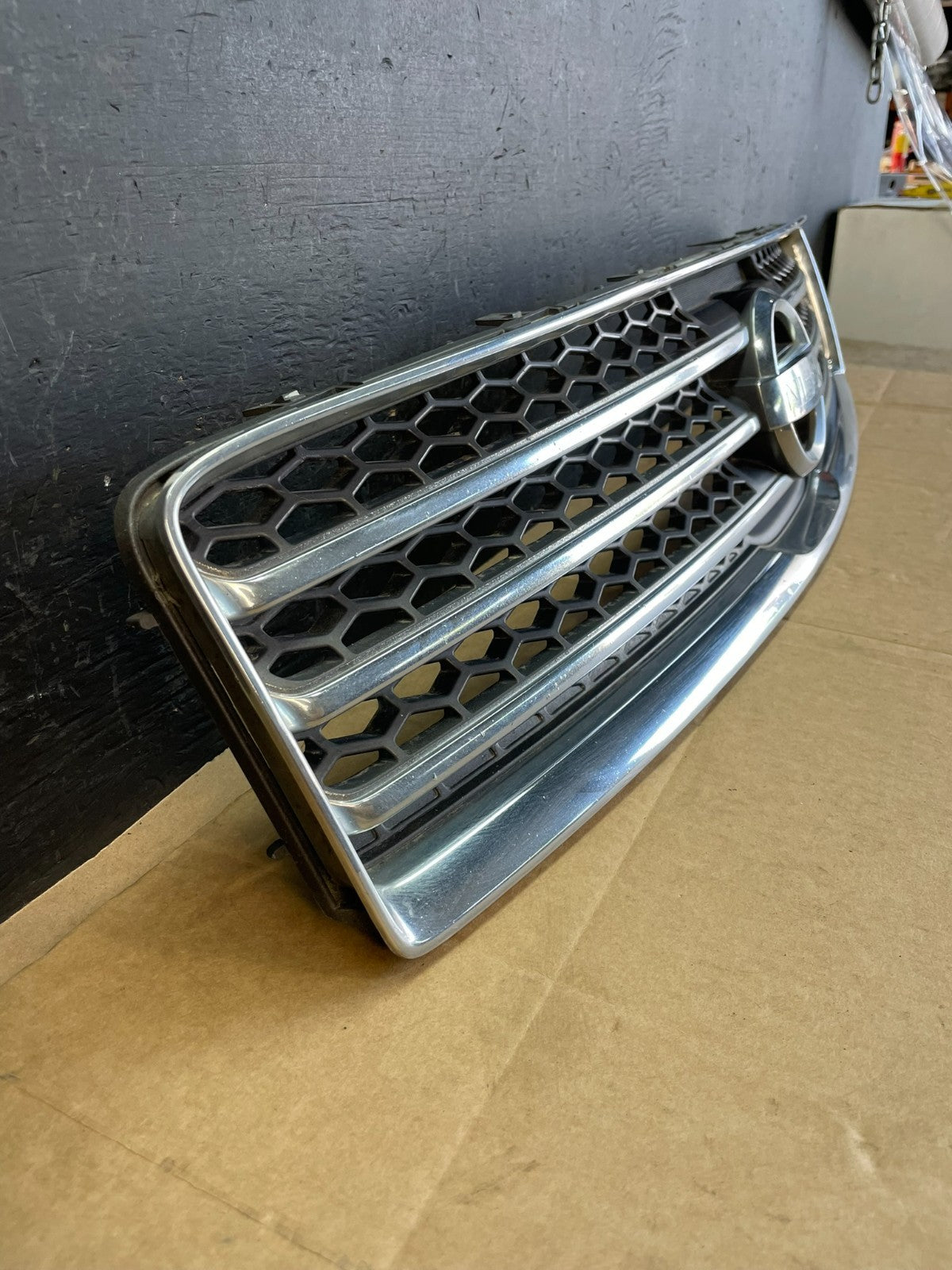 2009 to 2011 Nissan Maxima Front Upper Grill Grille 62070-9N00A ac5018 DG1
