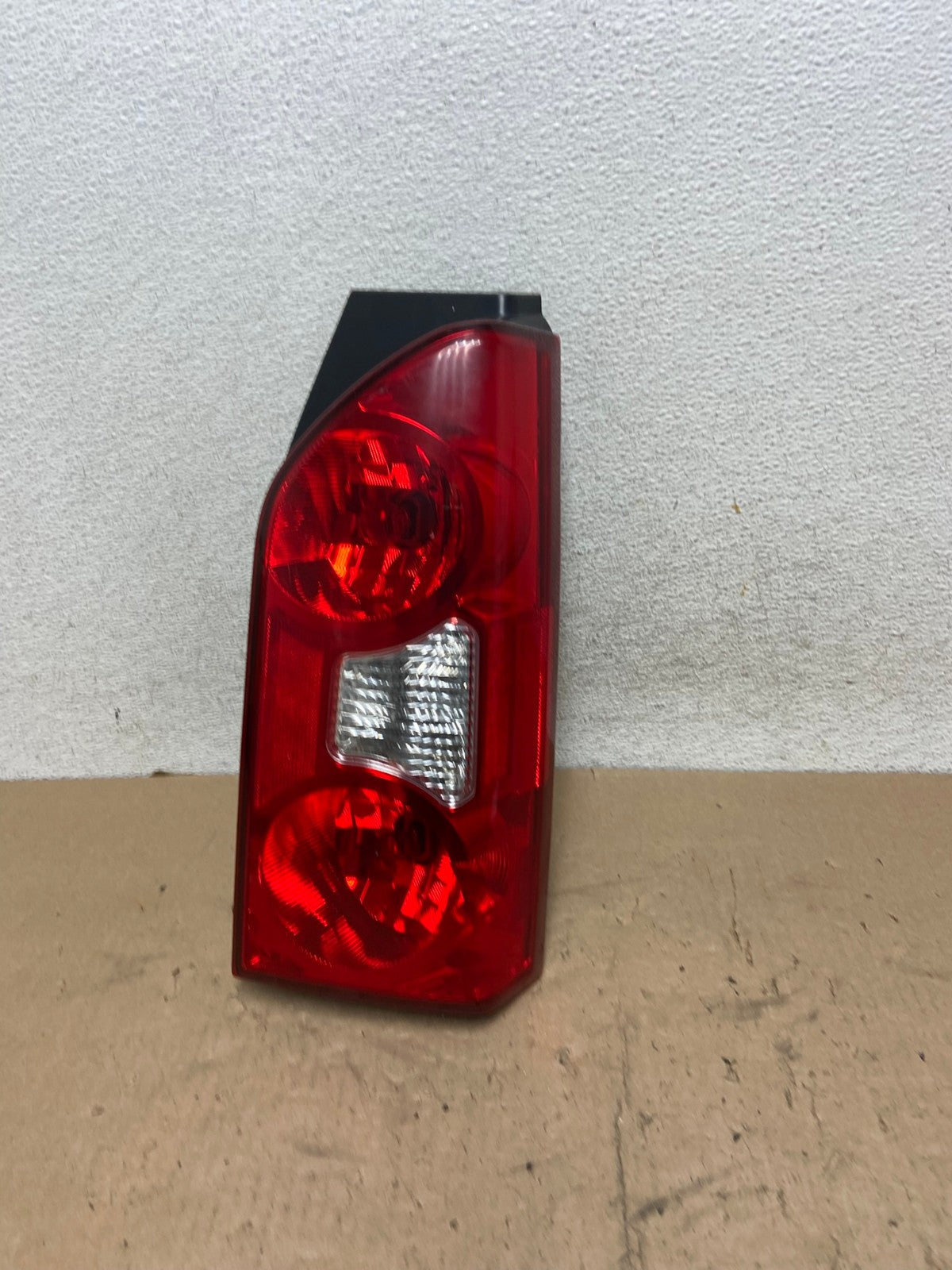 2005 to 2015 Nissan Xterra Right Passenger Rh Side Tail light AG5585 LK0