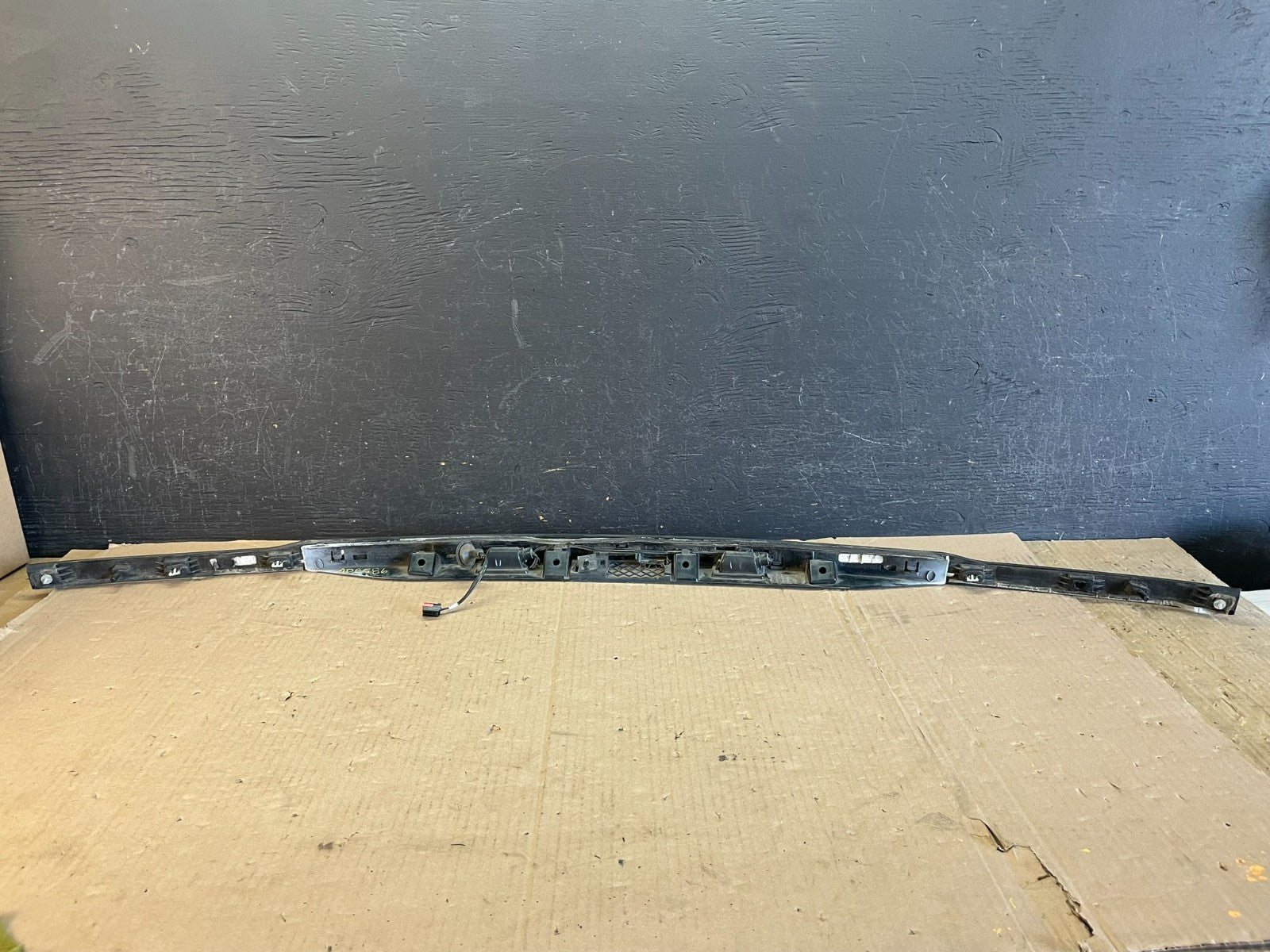 2011 to 2014 Ford Explorer Rear Tailgate Gate Trim Molding W/O Camera ad8586 DG4