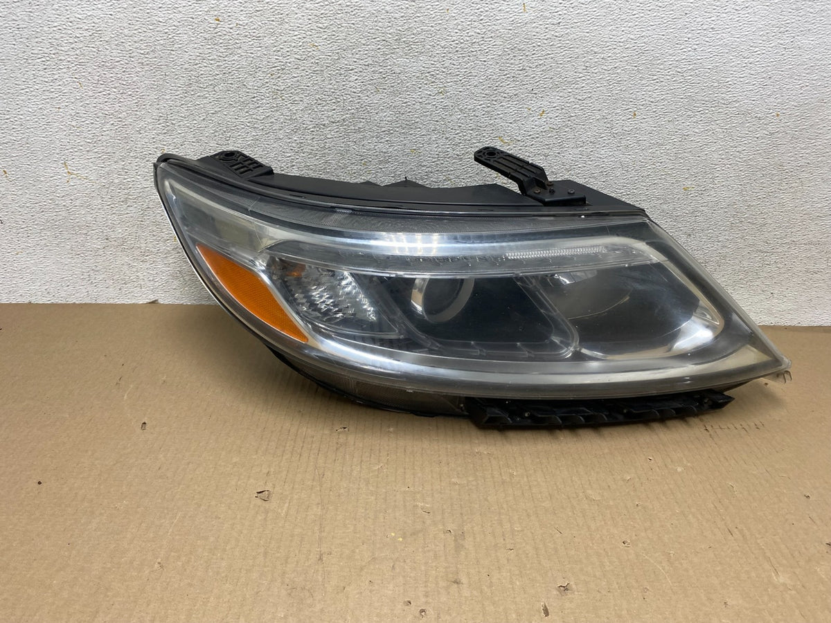 2014 to 2015 Kia Sorento Right Passenger RH Headlight Halogen AH5726 DW0