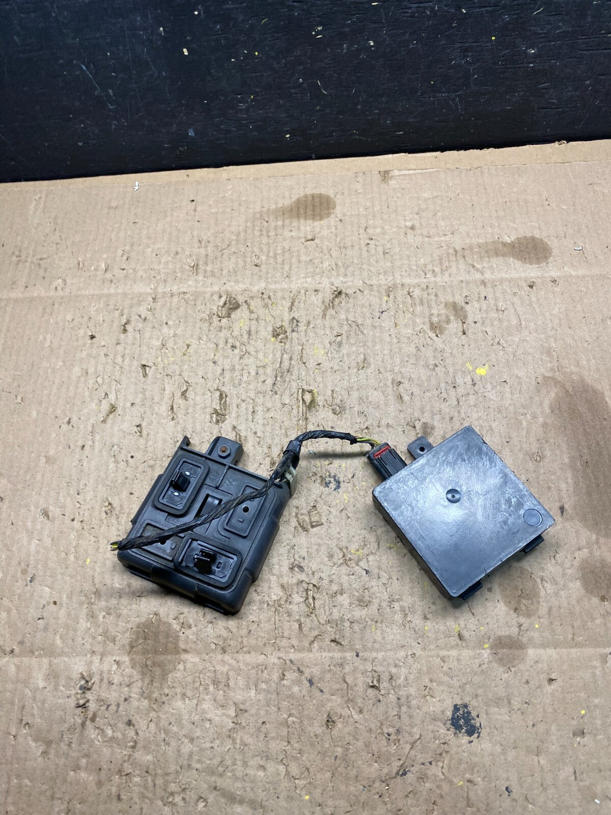 2010 to 2012 Lincoln MKT Blind Spot Control Module Radar Computer M8577 DG4