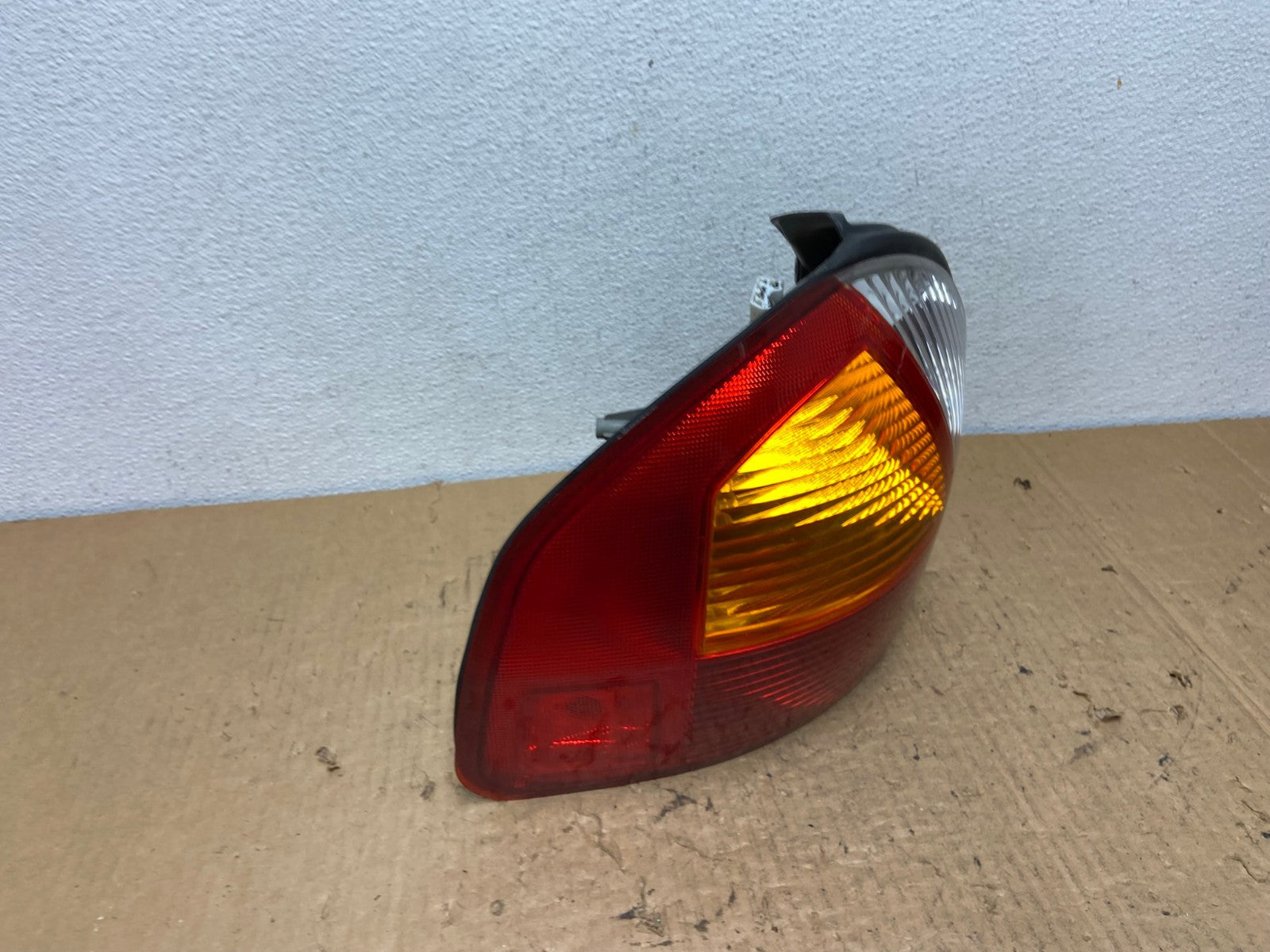 2001 - 2004 Hyundai Santa Fe Left Driver LH Side Tail Light AC8269 LK2