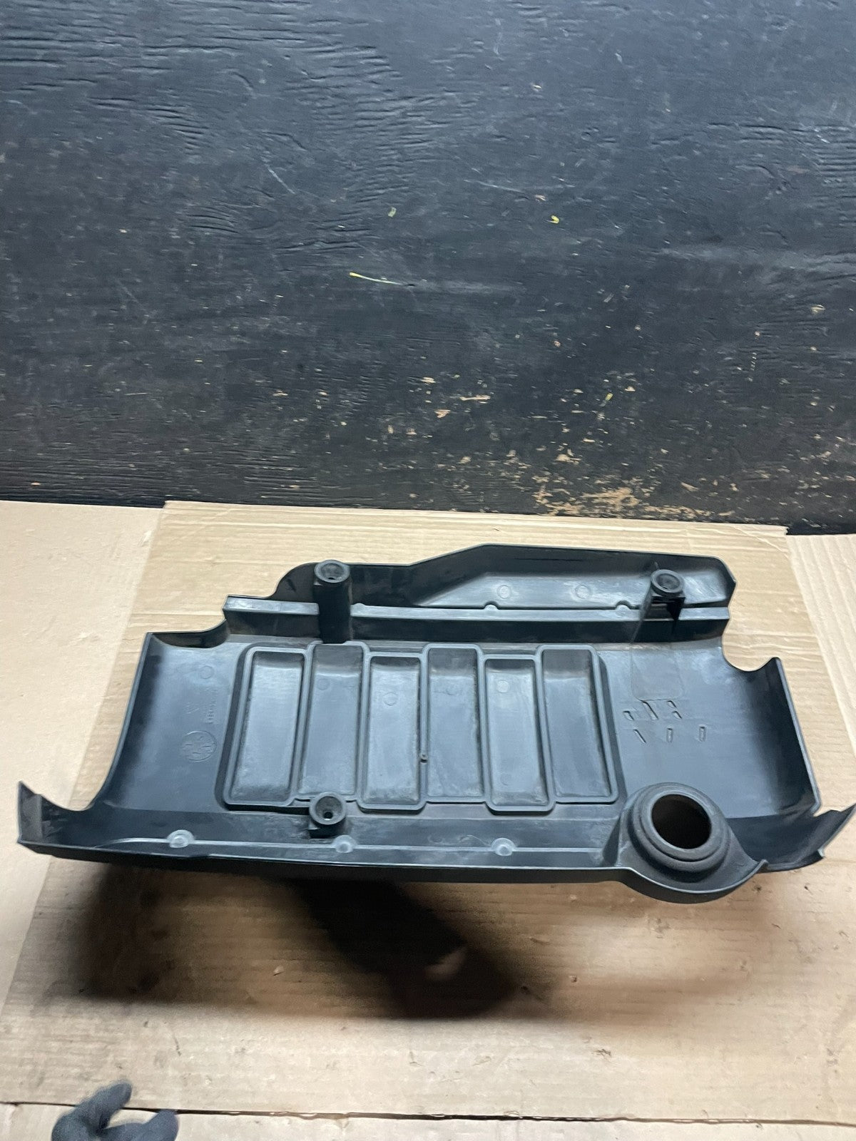 2007 to 2008 GMC Acadia 3.6L VVT Engine Cover Shield OEM V2949 DG5