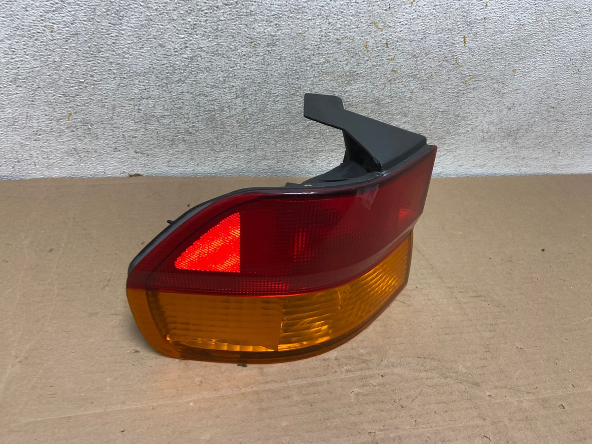 2002 2003 2004 Honda Odyssey Left Driver LH Side Tail Light AH9398 LK2