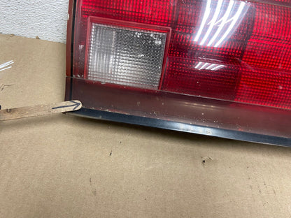 1992 1993 1994 Toyota Camry Center Trunk Rear Tail Light AH6710 LK5