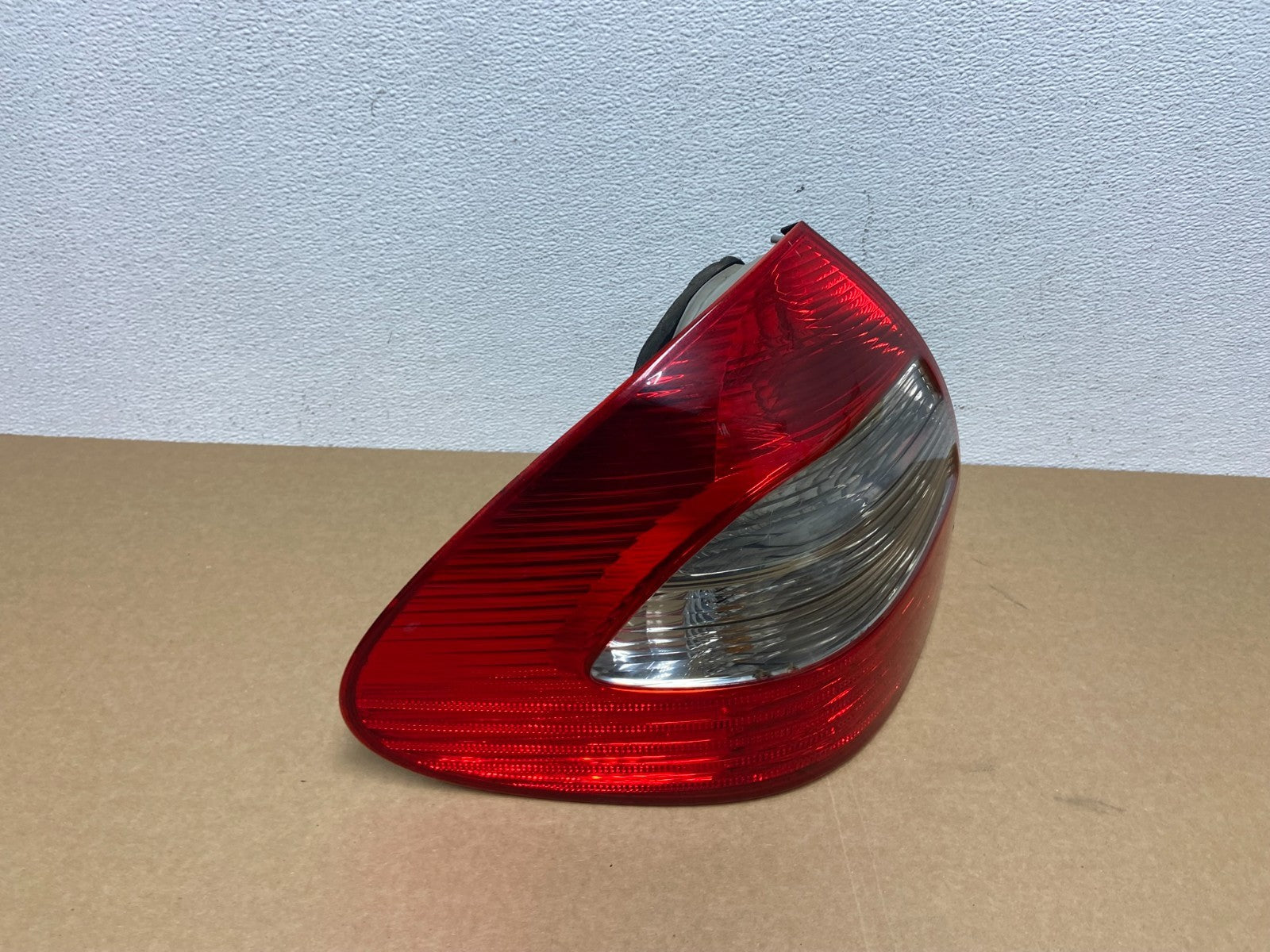 2007 - 2009 Mercedes E E320 E500 Sedan Left Driver LH Tail Light OEM AB9929 DW2